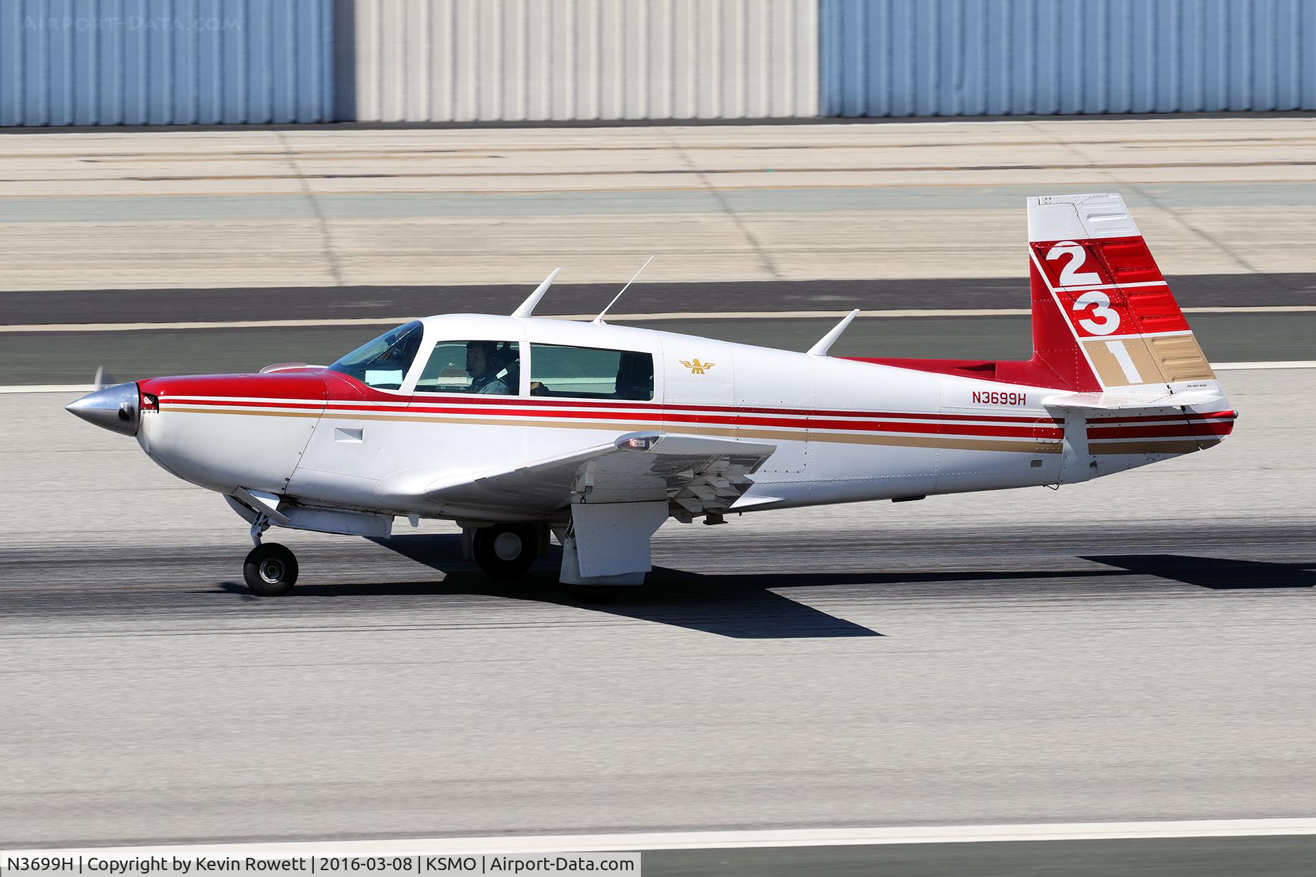N3699H, 1980 Mooney M20K C/N 25-0476, A beautiful old machine at Santa Monica Airport.