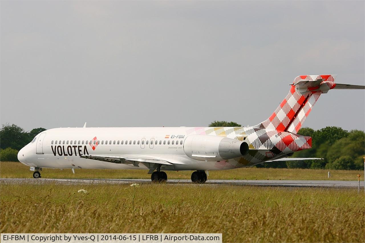 EI-FBM, 2005 Boeing 717-200 C/N 55192, Boeing 717-200, Lining up prior take off Rwy 07R, Brest-Bretagne Airport (LFRB-BES)