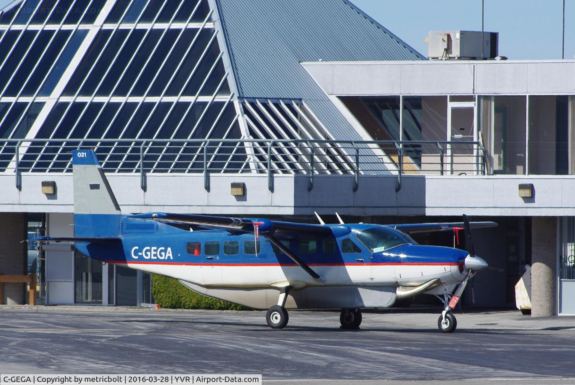 C-GEGA, 1993 Cessna 208B Grand Caravan C/N 208B0379, At YVR