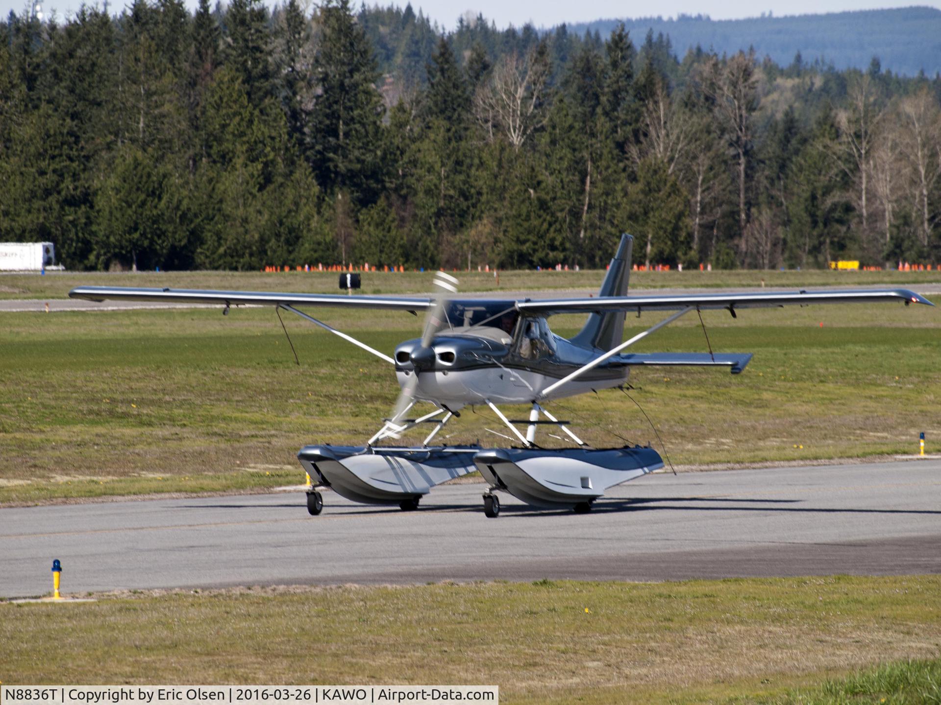 N8836T, 2008 Glasair GS-2 Sportsman C/N 7259, GS-2 taxing past Ellies at the Airport.