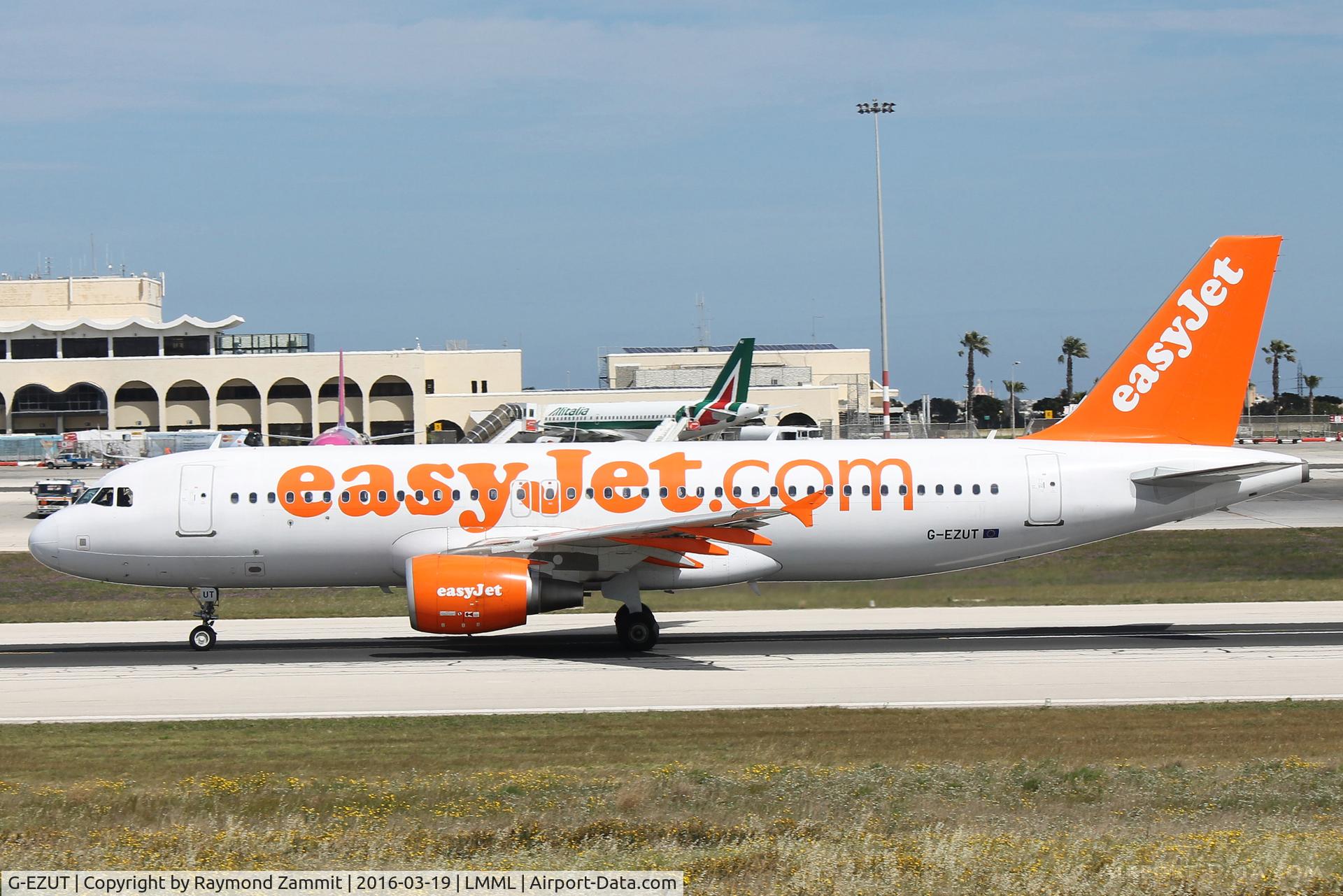 G-EZUT, 2012 Airbus A320-214 C/N 5113, A320 G-EZUT Easyjet