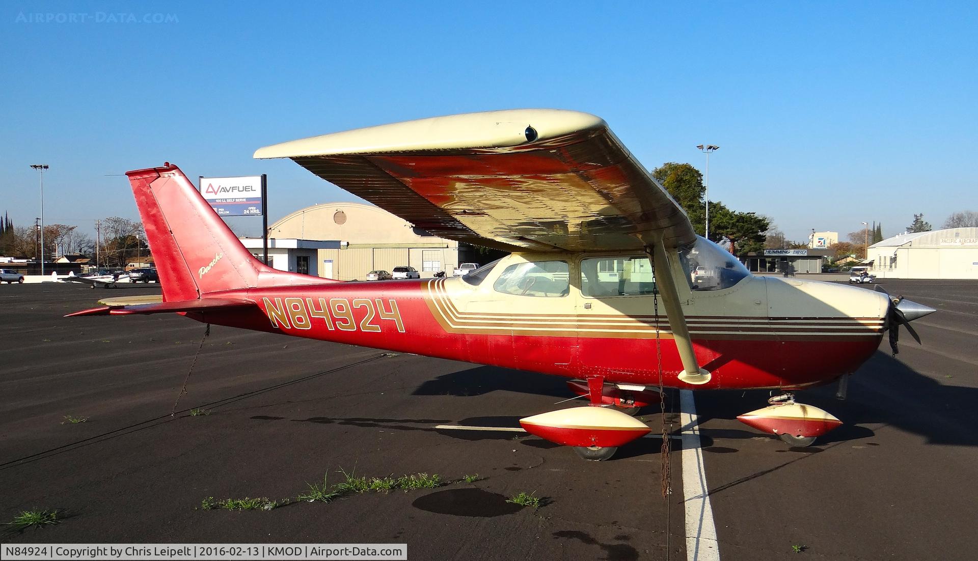 N84924, 1969 Cessna 172K Skyhawk C/N 17258668, Locally-based 1969 Cessna 172K parked on the ramp at Modesto County Airport, Modesto, CA.