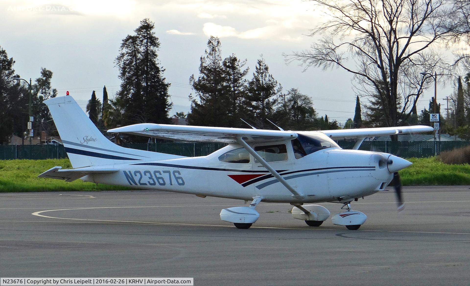 N23676, 1998 Cessna 182S Skylane C/N 18280324, A&E Flying Club of L.A. (Hawthorne, CA) 1998 Cessna 182S taxing in at Reid Hillview Airport, San Jose, CA.