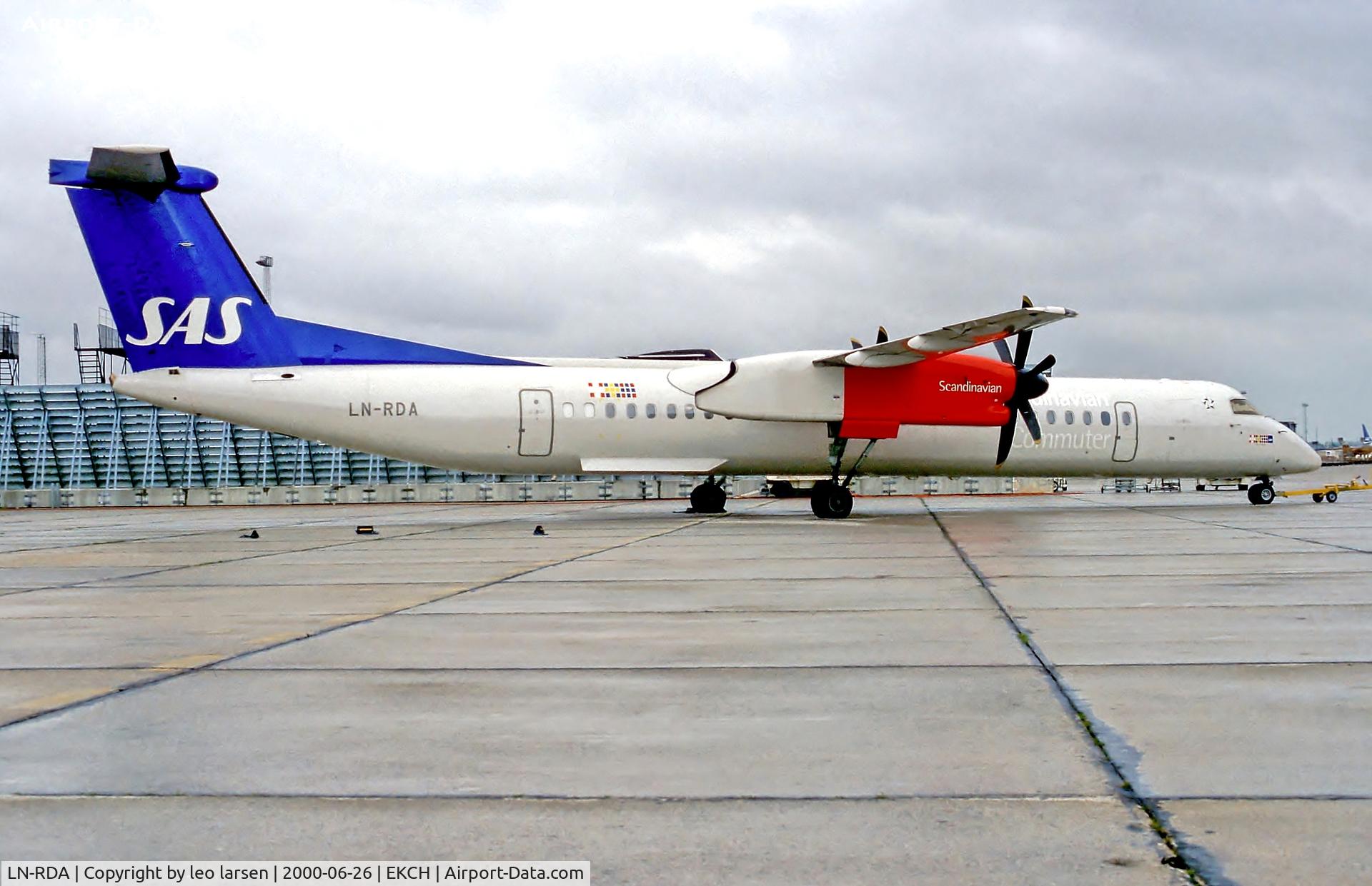 LN-RDA, 1999 De Havilland Canada DHC-8-402Q Dash 8 C/N 4013, Copenhagen 26.6.00