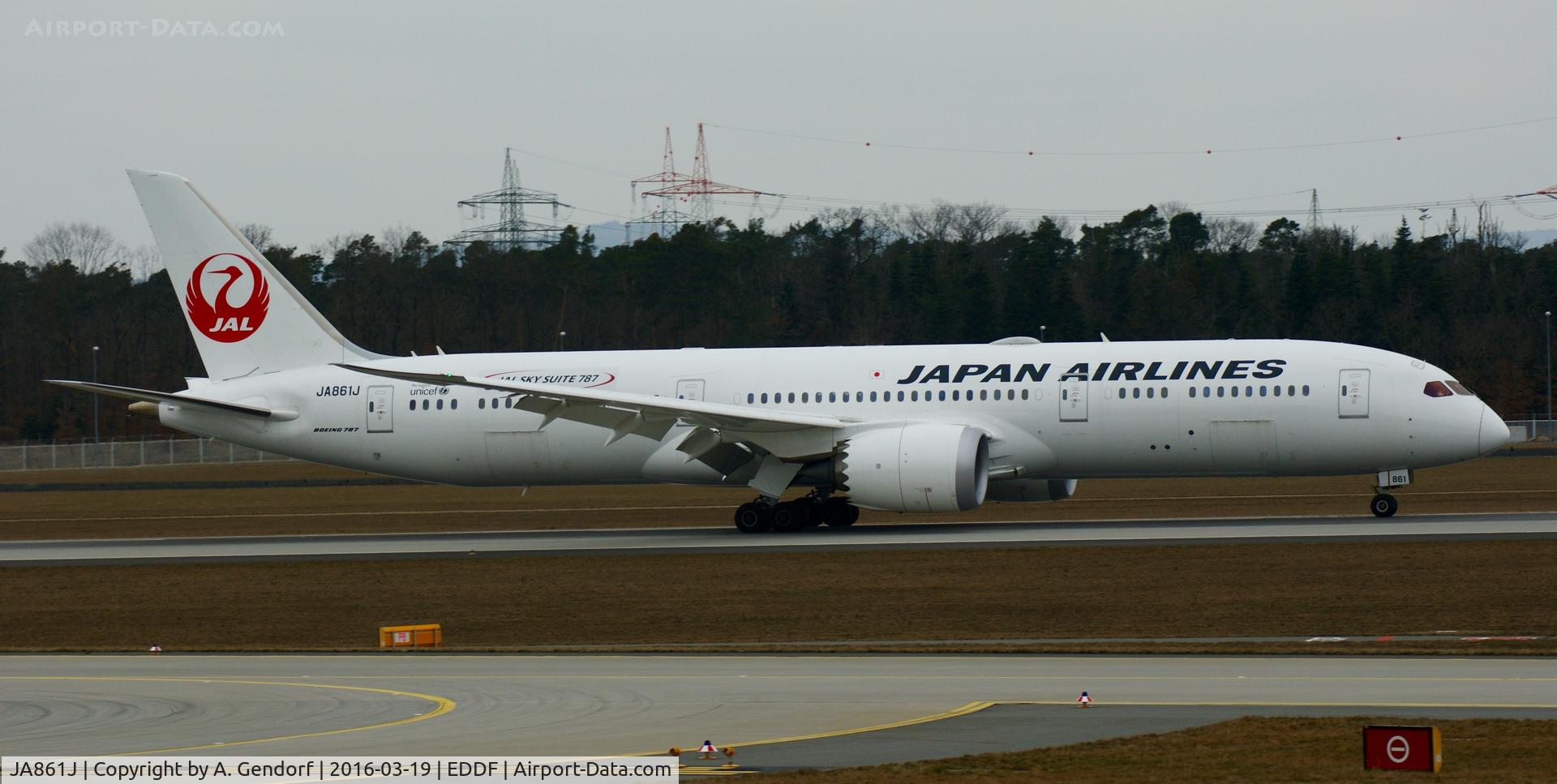 JA861J, 2013 Boeing 787-9 Dreamliner Dreamliner C/N 35422, Japan Airlines, is here taxiing to the gate, shortly after landing at Frankfurt Rhein/Main(EDDF)