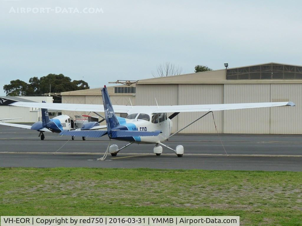 VH-EOR, 2000 Cessna 172R C/N 17280923, Cessna 172S VH-EOR at Moorabbin, Mar 31, 2016