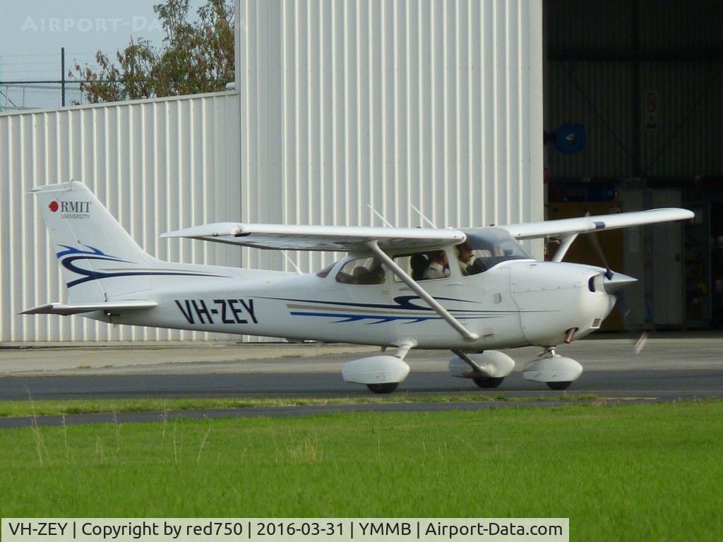 VH-ZEY, Cessna 172S C/N 172S11077, Cessna 172S VH-ZEY at Moorabbin, Mar 31, 2016