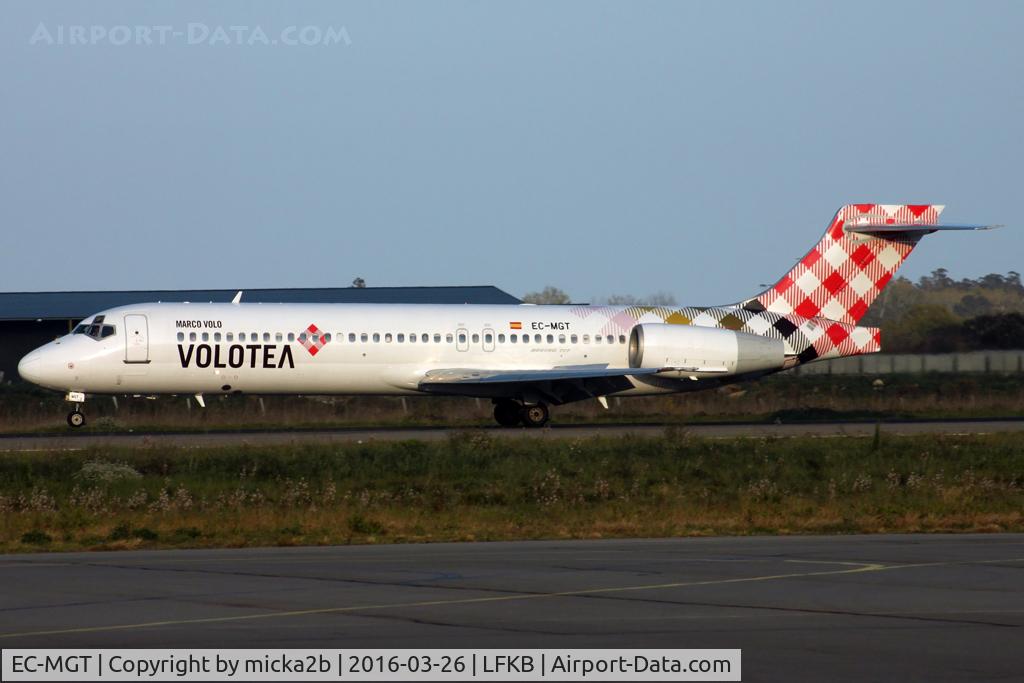 EC-MGT, 2001 Boeing 717-23S C/N 55066, Landing