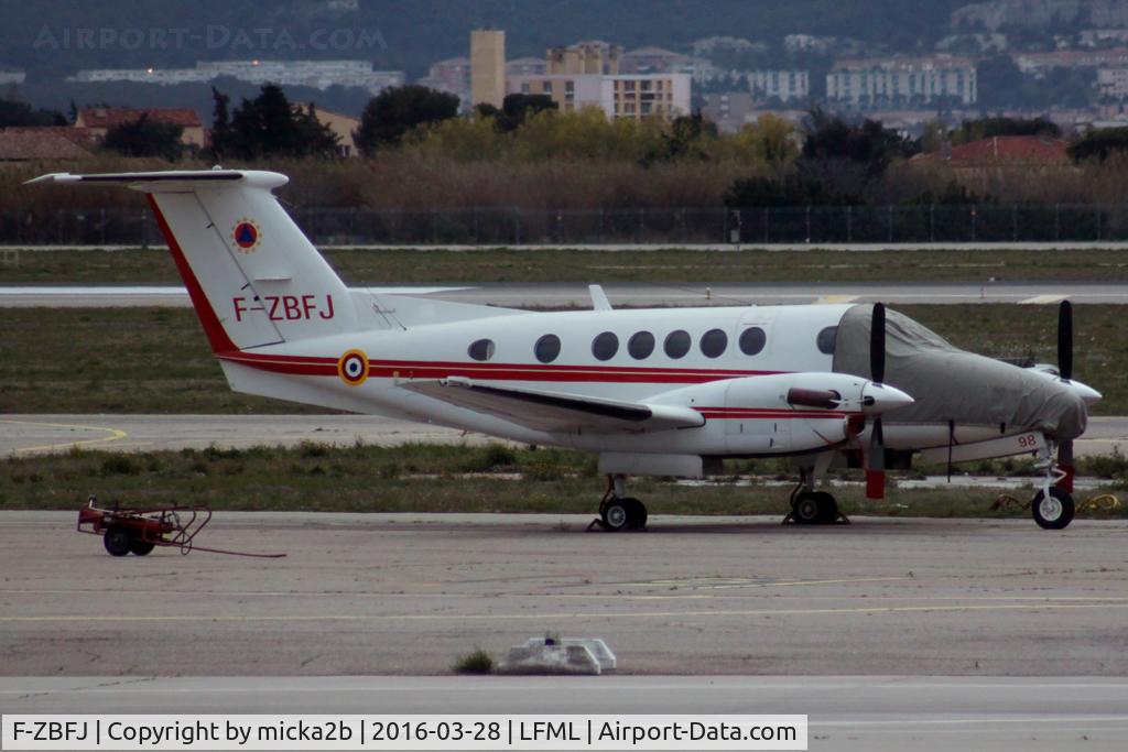 F-ZBFJ, 1982 Beech B200 King Air C/N BB-1102, Parked