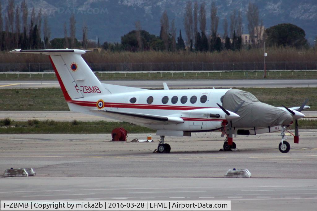 F-ZBMB, 1990 Beech 200 Super King Air C/N BB-1379, Parked
