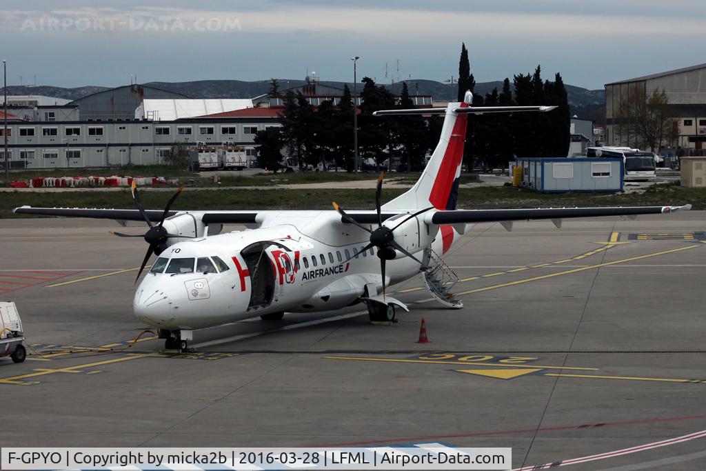 F-GPYO, 1997 ATR 42-500 C/N 544, Parked
