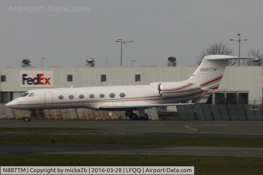 N887TM, 2010 Gulfstream Aerospace GV-SP (G550) C/N 5294, Parked
