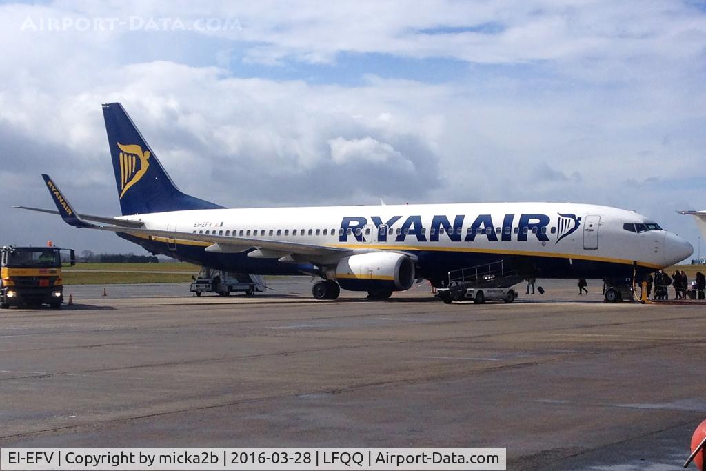 EI-EFV, 2009 Boeing 737-8AS C/N 35017, Parked