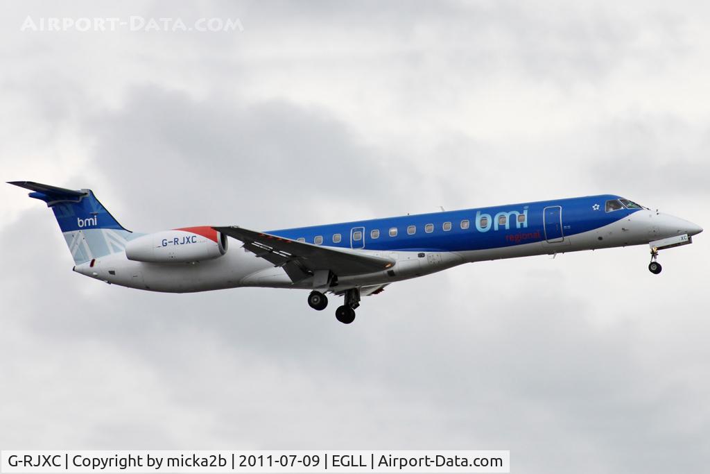 G-RJXC, 1999 Embraer EMB-145EP (ERJ-145EP) C/N 145153, Landing