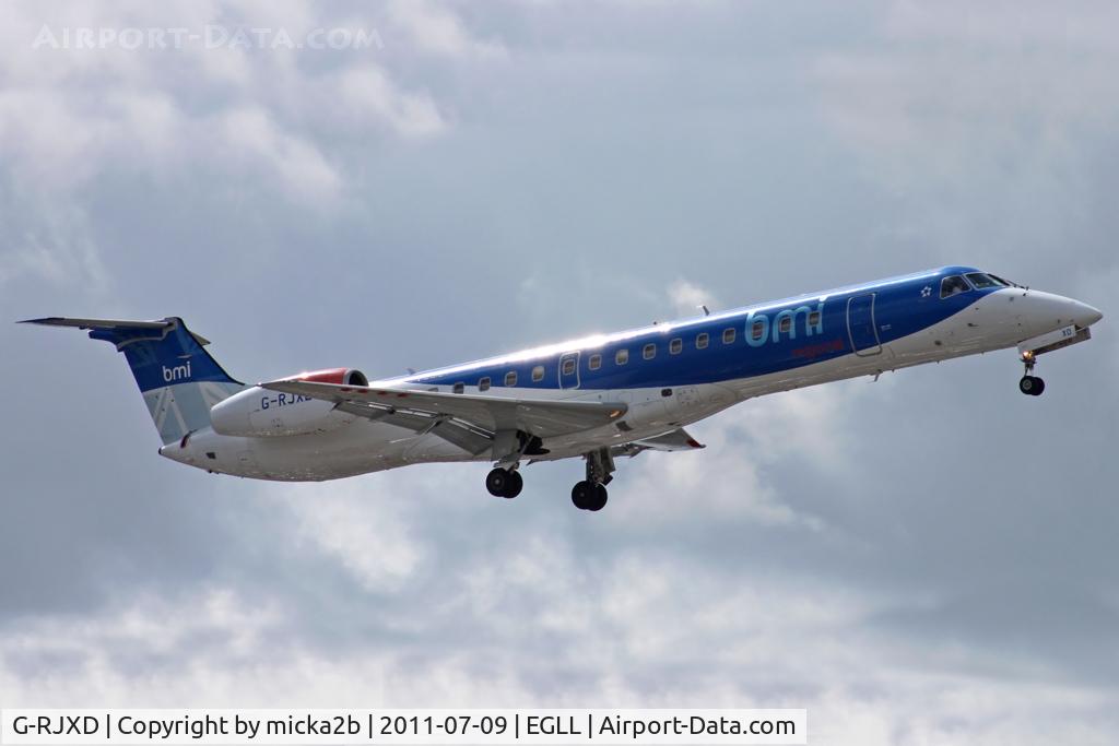 G-RJXD, 2000 Embraer EMB-145EP (ERJ-145EP) C/N 145207, Landing