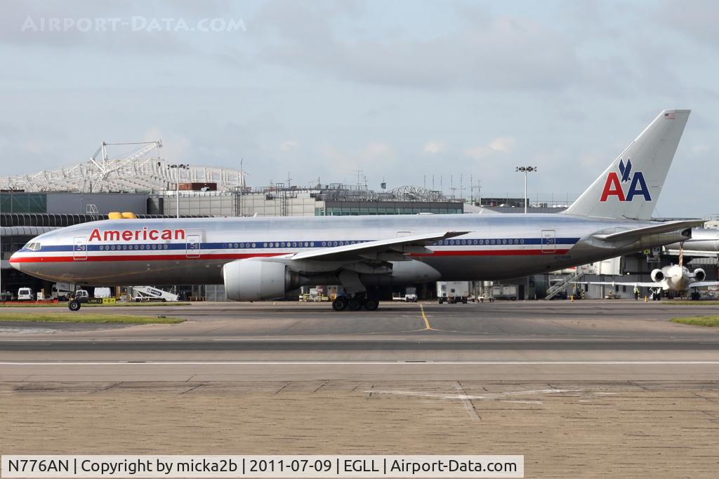 N776AN, 1999 Boeing 777-223 C/N 29582, Taxiing
