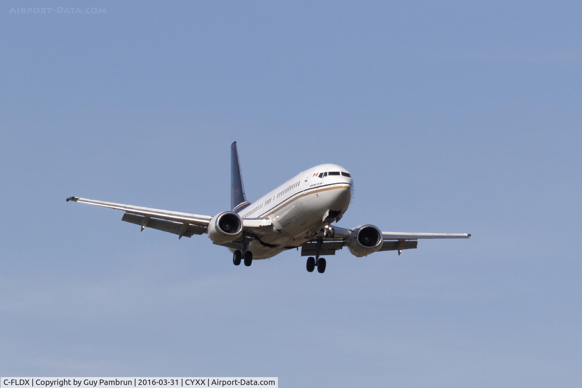 C-FLDX, 1990 Boeing 737-408 C/N 24804, Landing