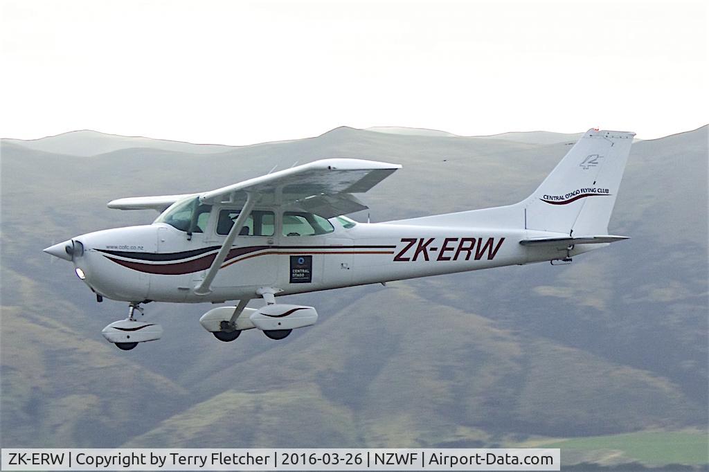 ZK-ERW, Cessna 172N C/N 17267728, At Wanaka