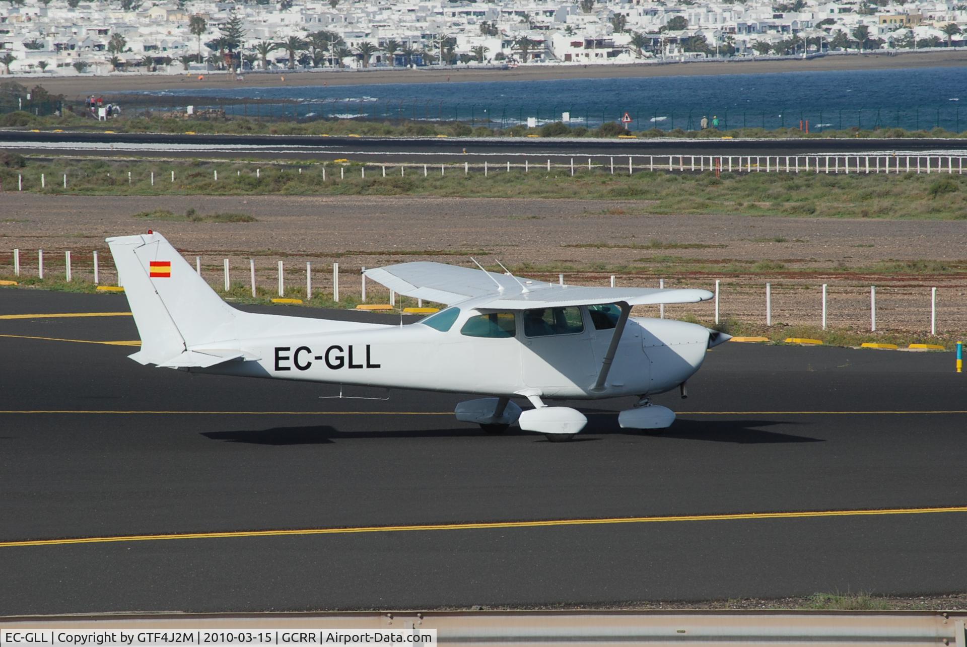 EC-GLL, Cessna 172N C/N 17268321, EC-GLL at Lanzarote 15.3.10