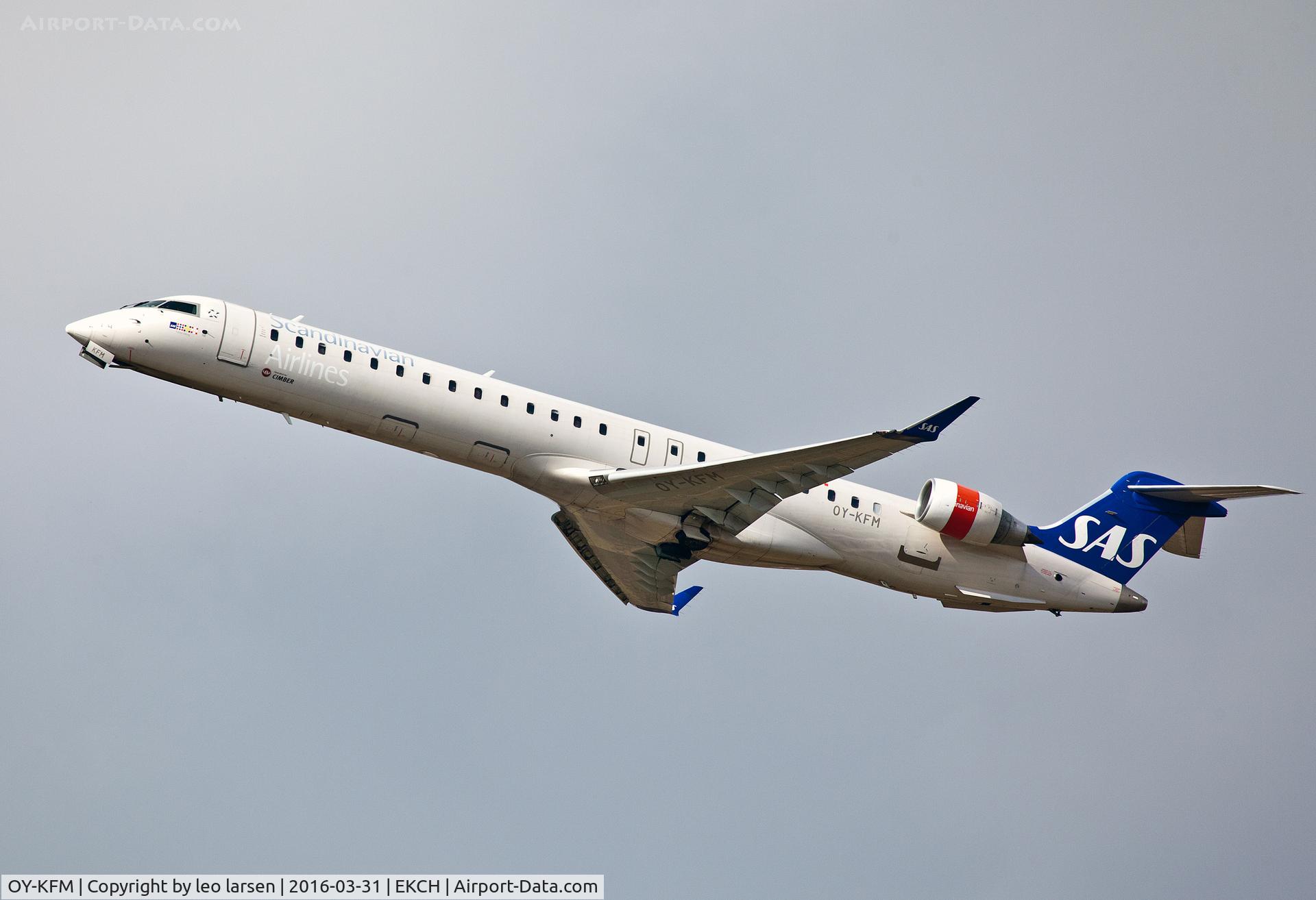OY-KFM, 2010 Bombardier CRJ-900LR (CL-600-2D24) C/N 15250, Copenhagen 31.3.16 with abnormal lh cowling