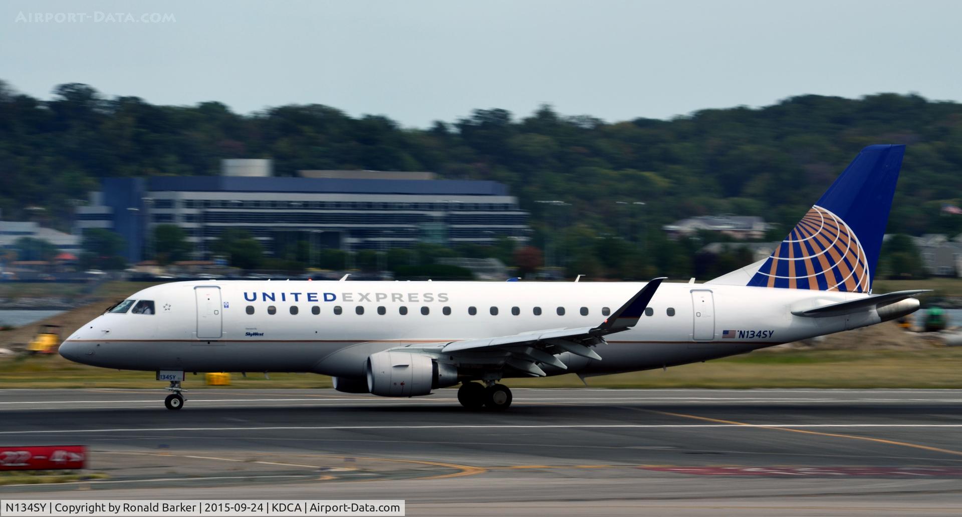 N134SY, 2015 Embraer 175LR (ERJ-170-200LR) C/N 17000458, Landing National
