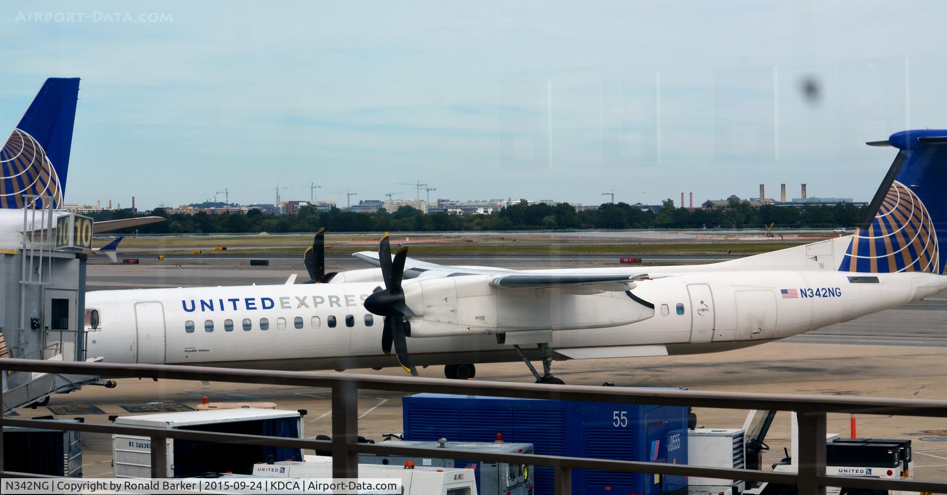 N342NG, 2010 Bombardier DHC-8-402 Dash 8 C/N 4342, At the gate National