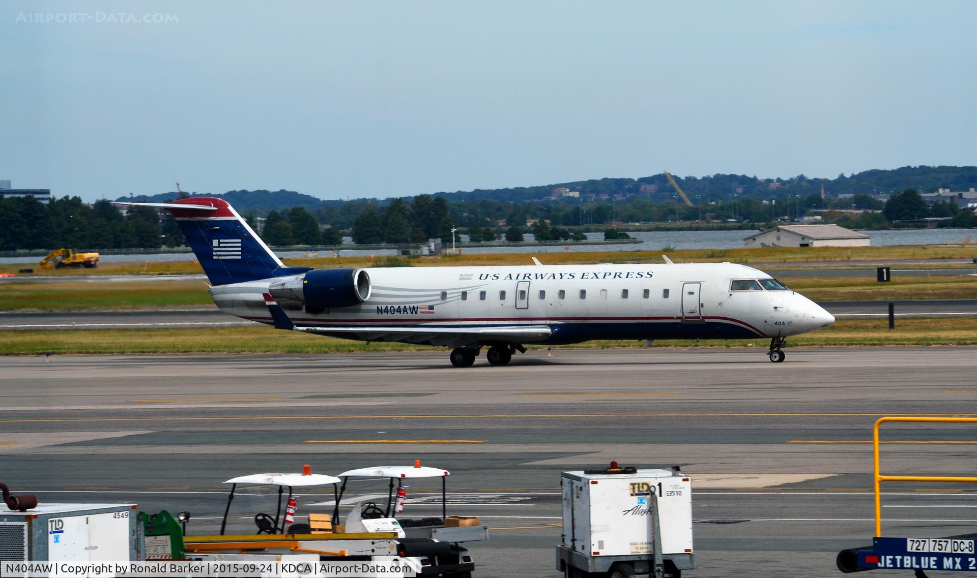 N404AW, 1999 Canadair CRJ-200LR (CL-600-2B19) C/N 7294, Taxi National