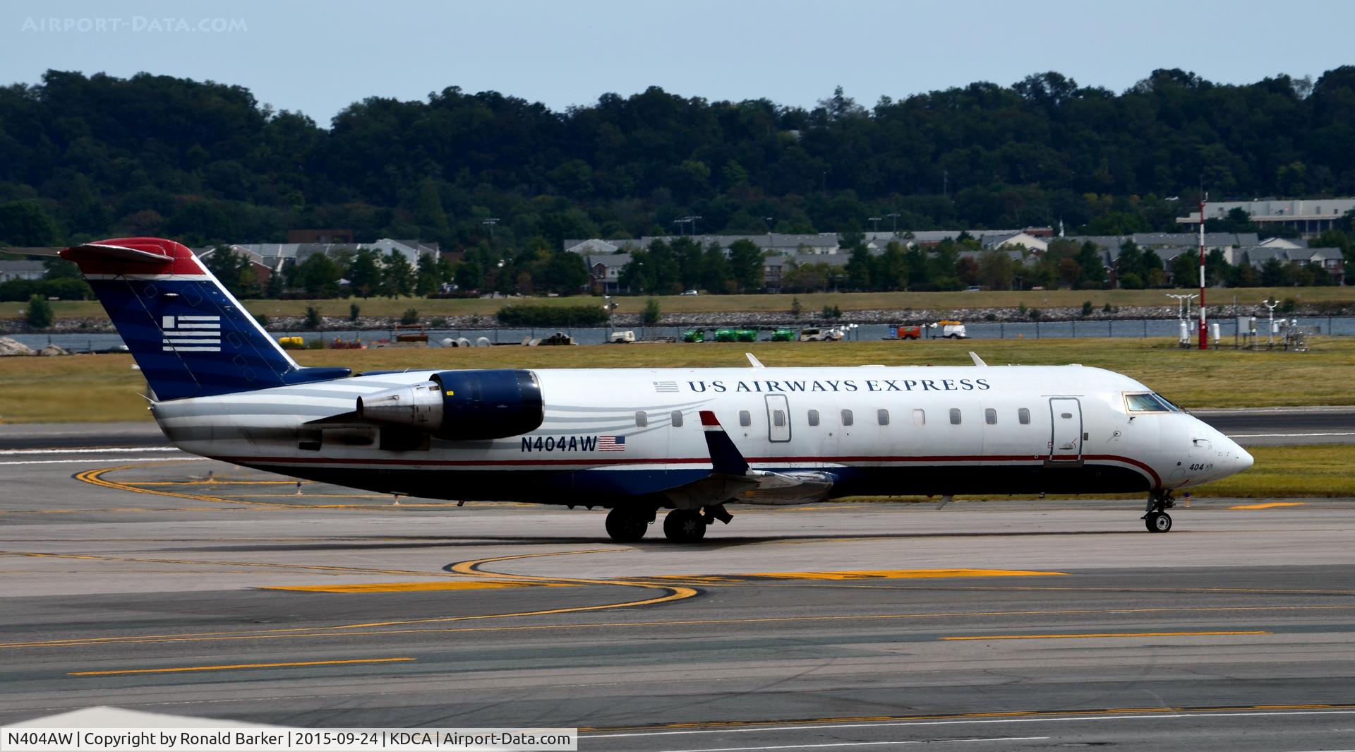 N404AW, 1999 Canadair CRJ-200LR (CL-600-2B19) C/N 7294, Taxi National