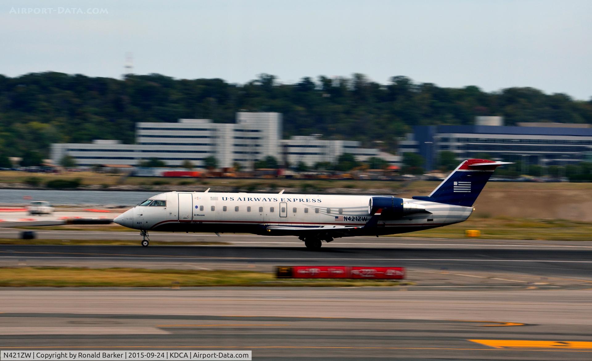 N421ZW, 1999 Bombardier CRJ-200ER (CL-600-2B19) C/N 7346, Landing National