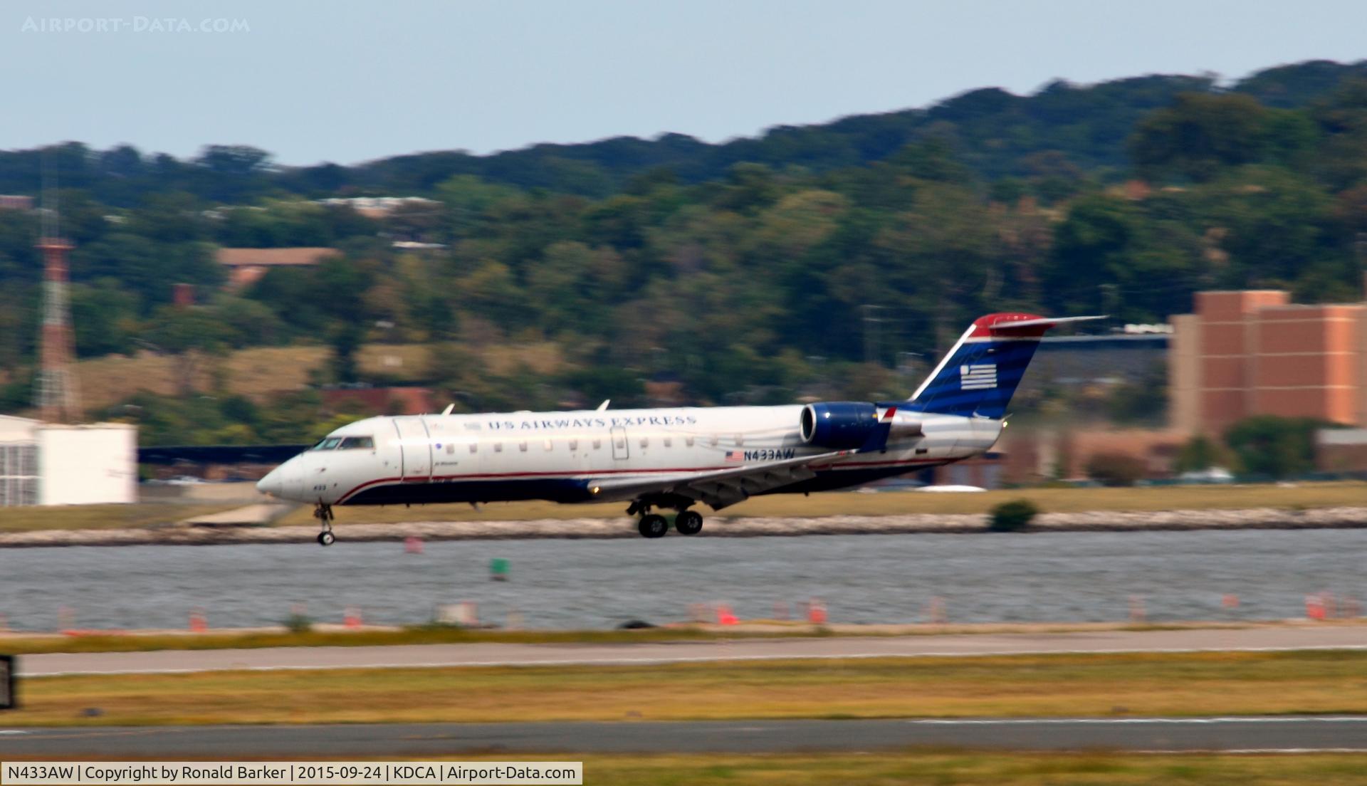 N433AW, 1999 Canadair CRJ-200LR (CL-600-2B19) C/N 7289, Landing National