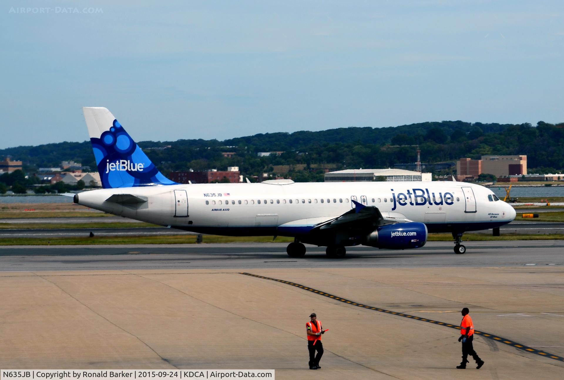 N635JB, 2006 Airbus A320-232 C/N 2725, Taxi for takeoff National