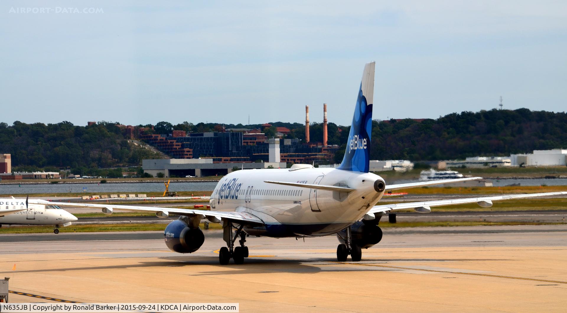 N635JB, 2006 Airbus A320-232 C/N 2725, Taxi National