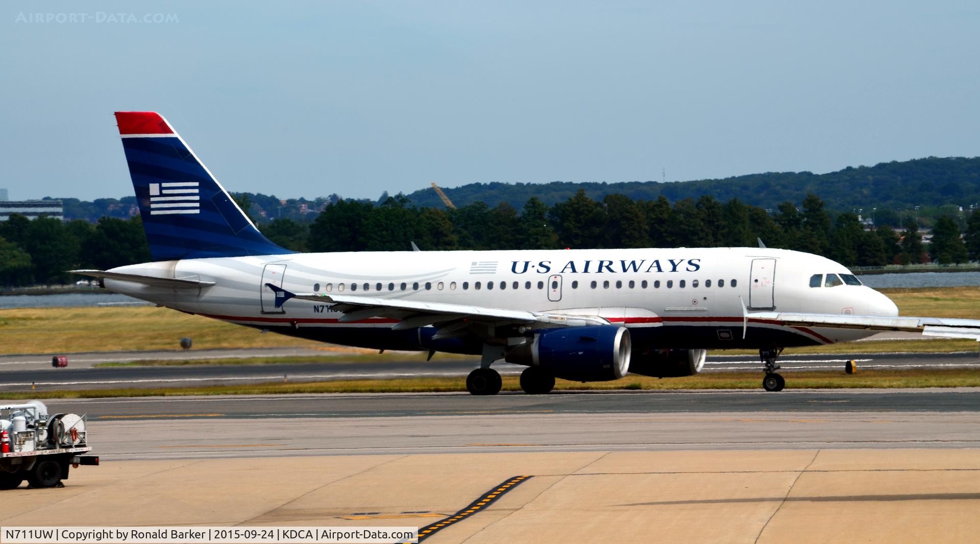 N711UW, 1999 Airbus A319-112 C/N 1033, Taxi National