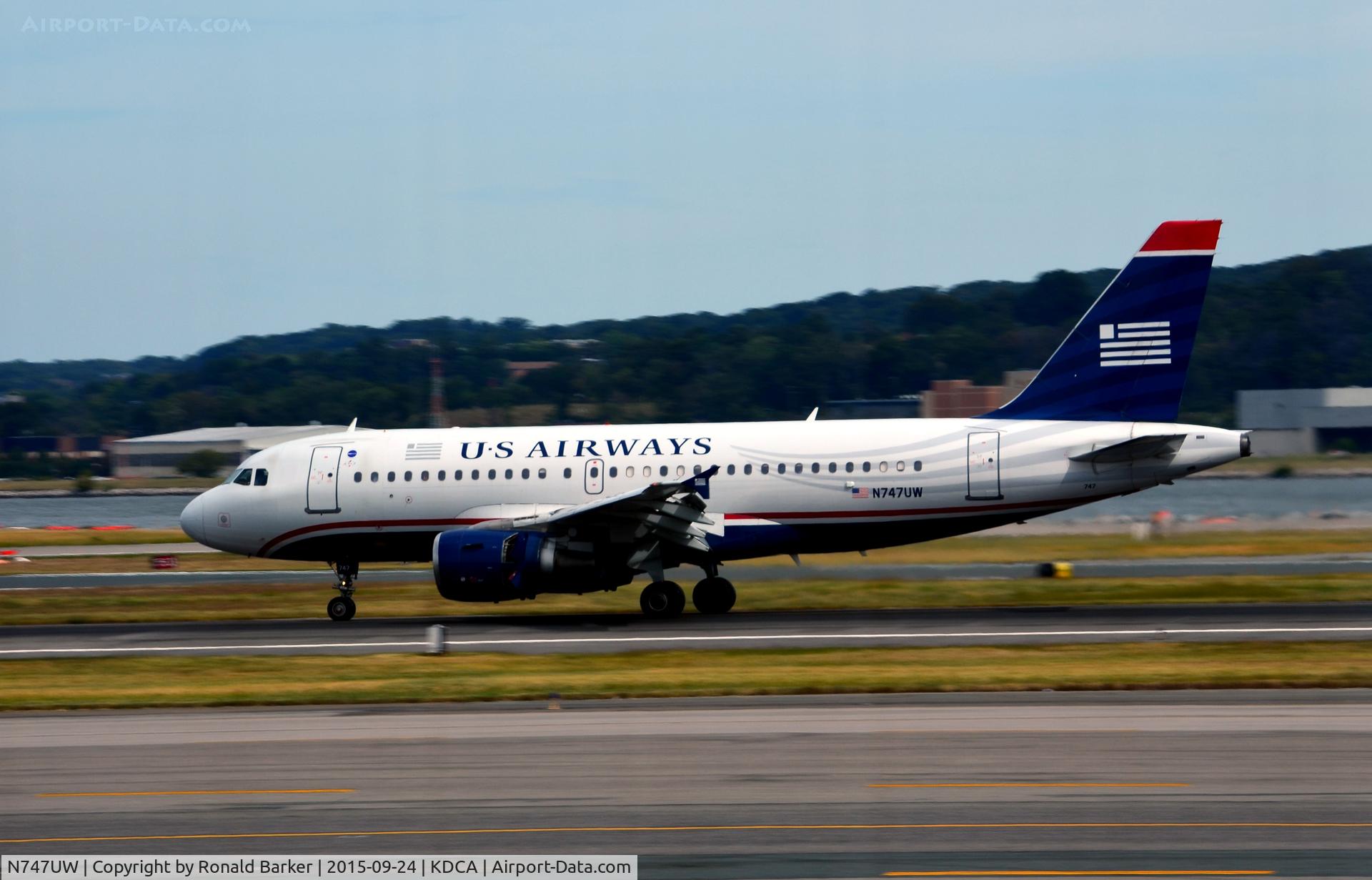 N747UW, 2000 Airbus A319-112 C/N 1301, Landing National