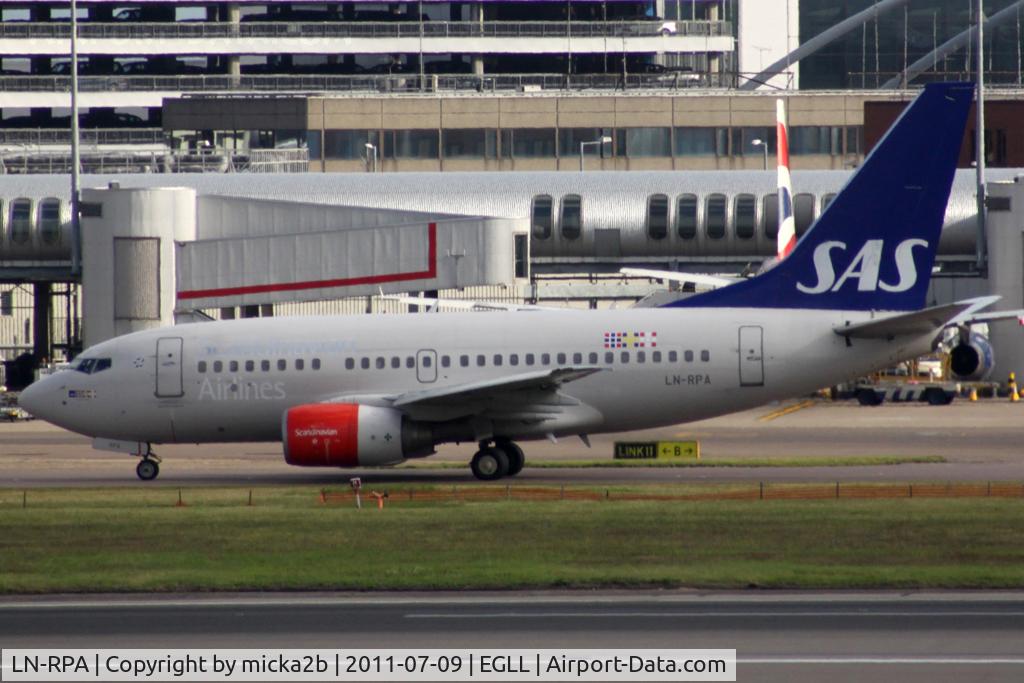 LN-RPA, 1998 Boeing 737-683 C/N 28290, Taxiing