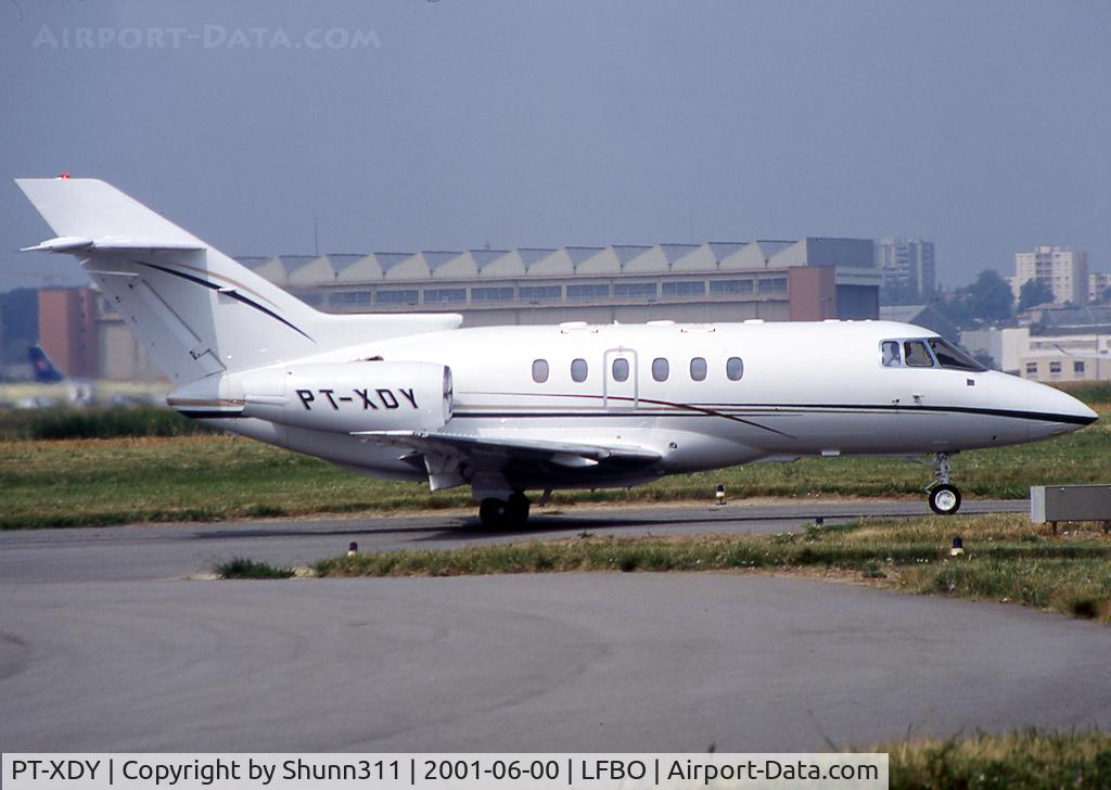 PT-XDY, 1995 Raytheon Hawker 800XP C/N 258442, Taxiing to the General Aviation area...