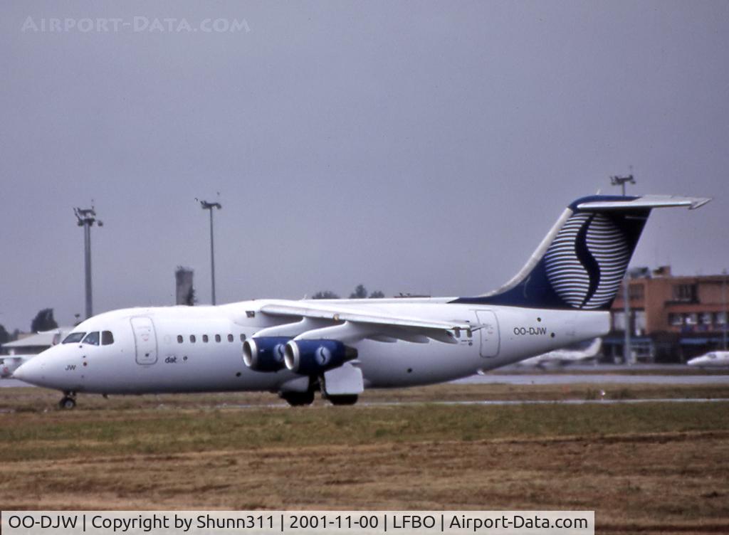 OO-DJW, 1996 British Aerospace Avro 146-RJ85 C/N E.2296, Lining up rwy 33R for departure... Sabena titles removed
