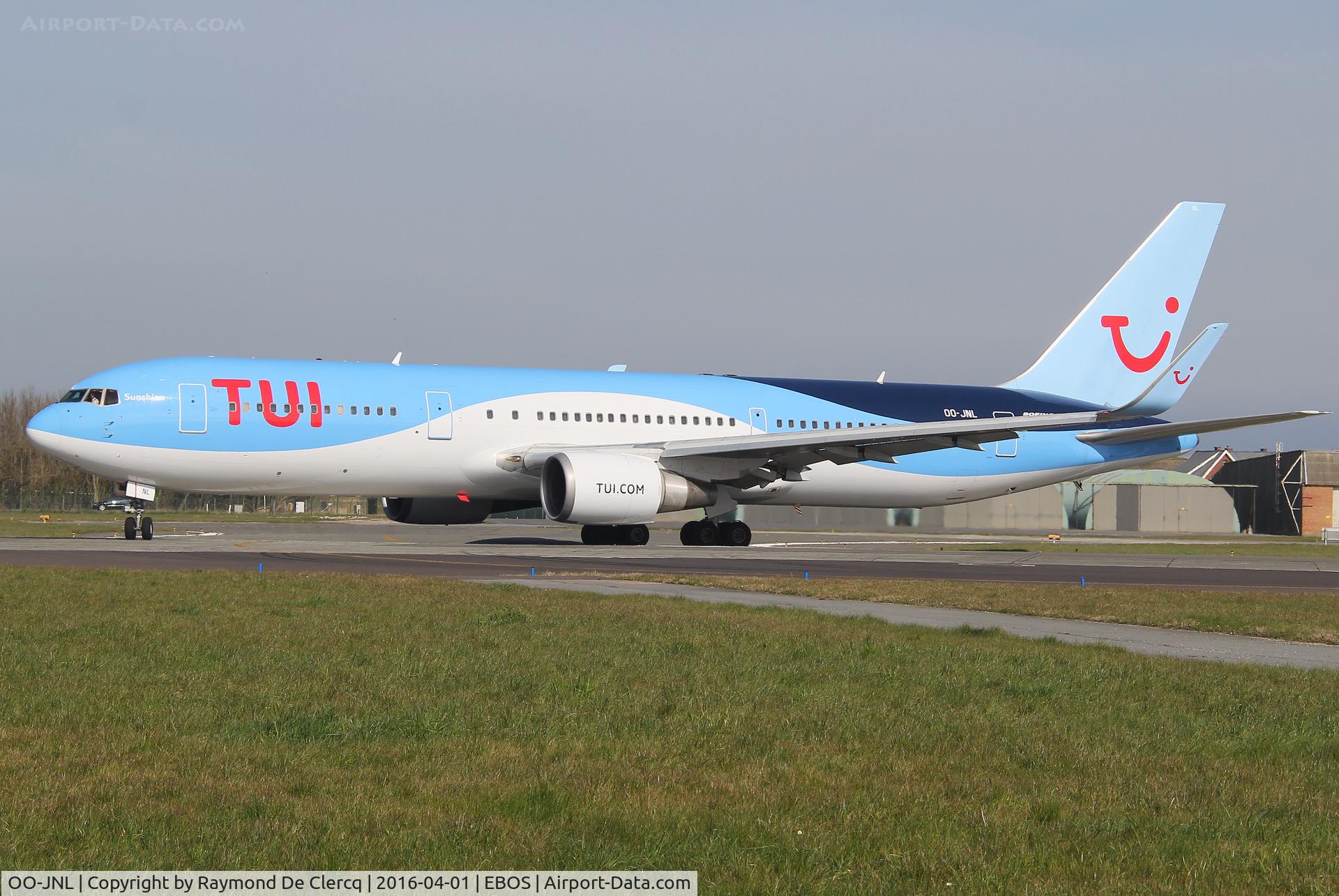 OO-JNL, 2000 Boeing 767-304 C/N 29384, 180° turn for take off on rwy 08.