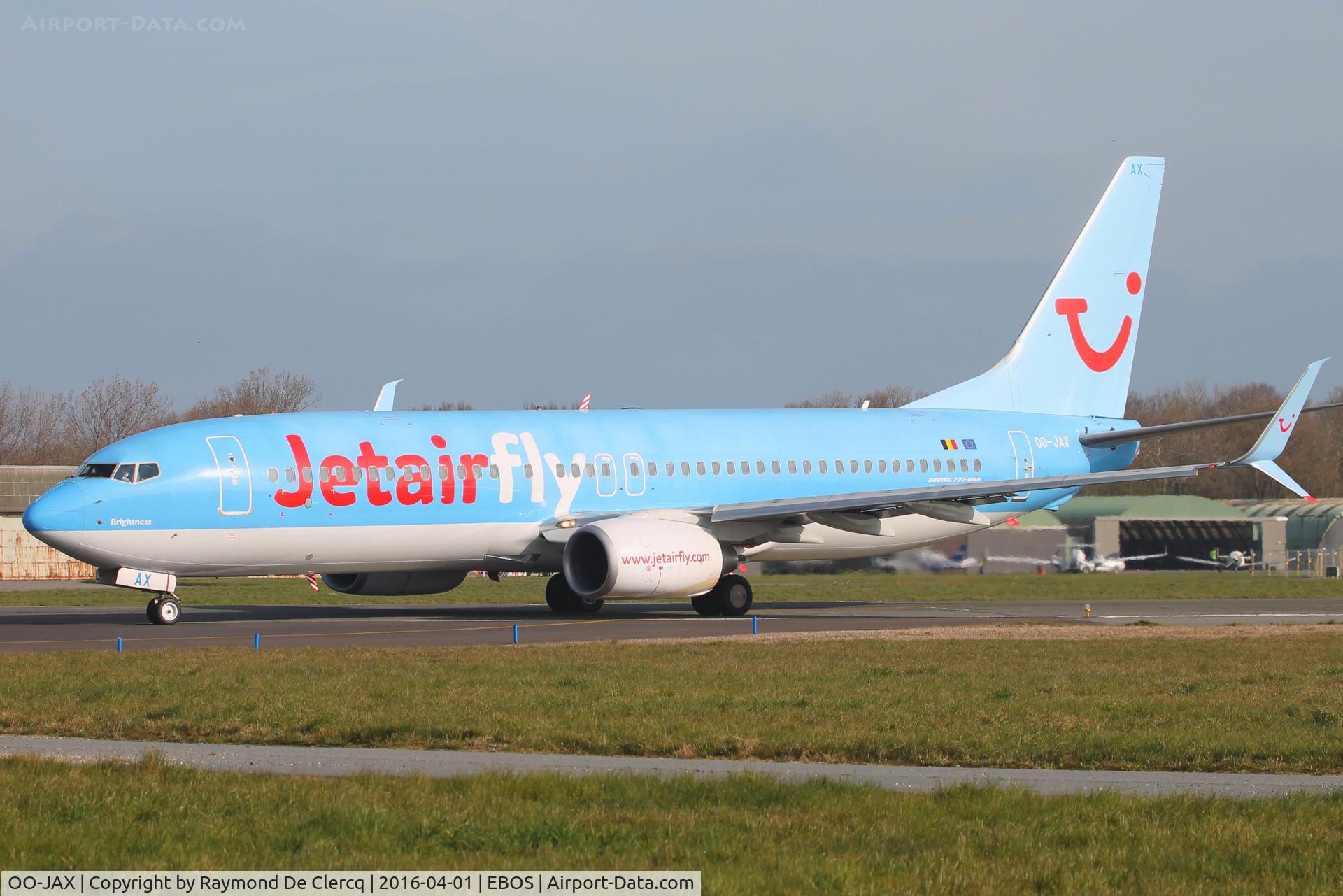 OO-JAX, 2010 Boeing 737-8K5 C/N 37238, Taxiing on the runway.