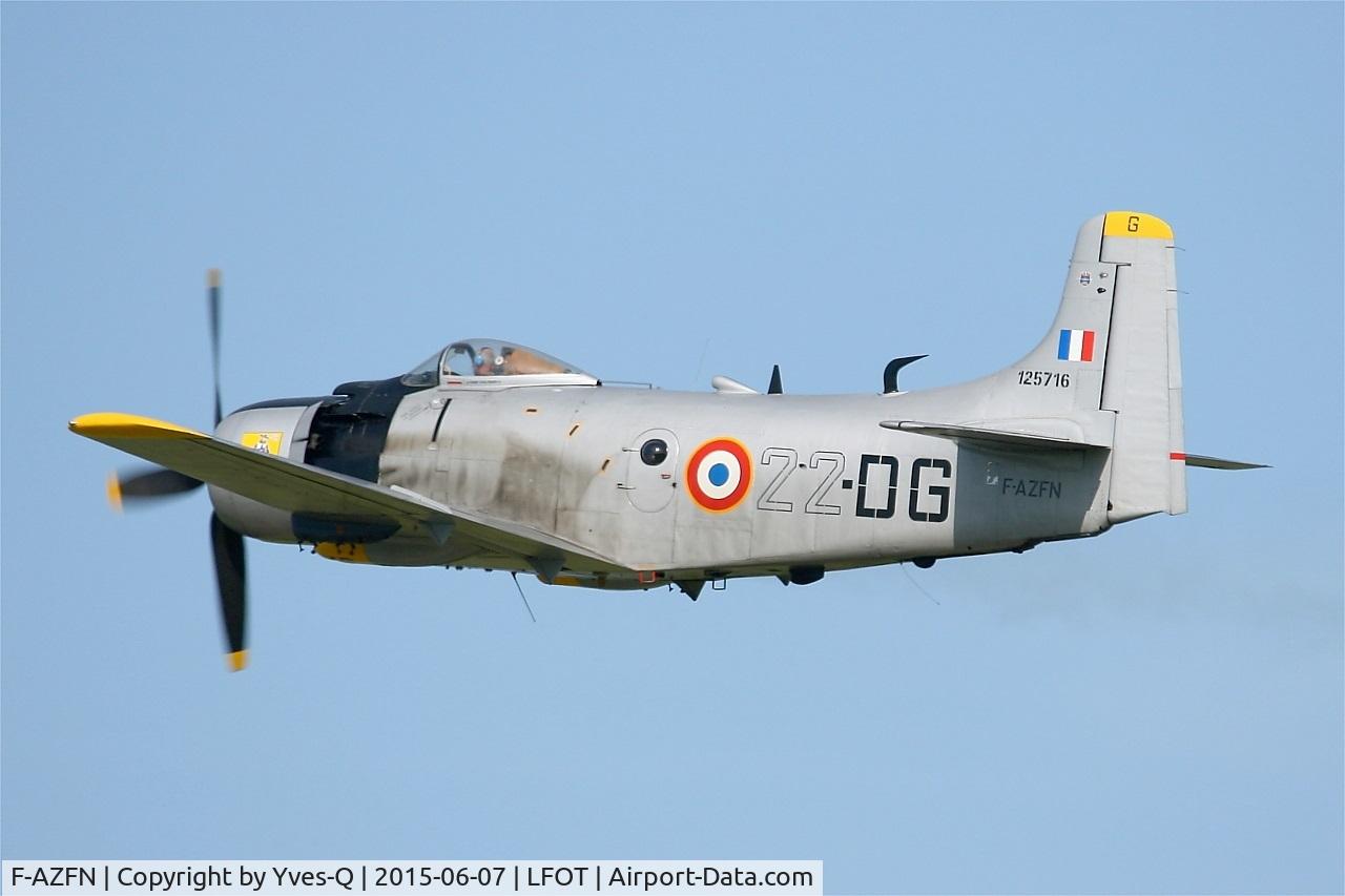 F-AZFN, Douglas AD-4N Skyraider C/N 7609, Douglas AD-4N Skyraider, Take off rwy 02, Tours Air Base 705 (LFOT-TUF) Air show 2015