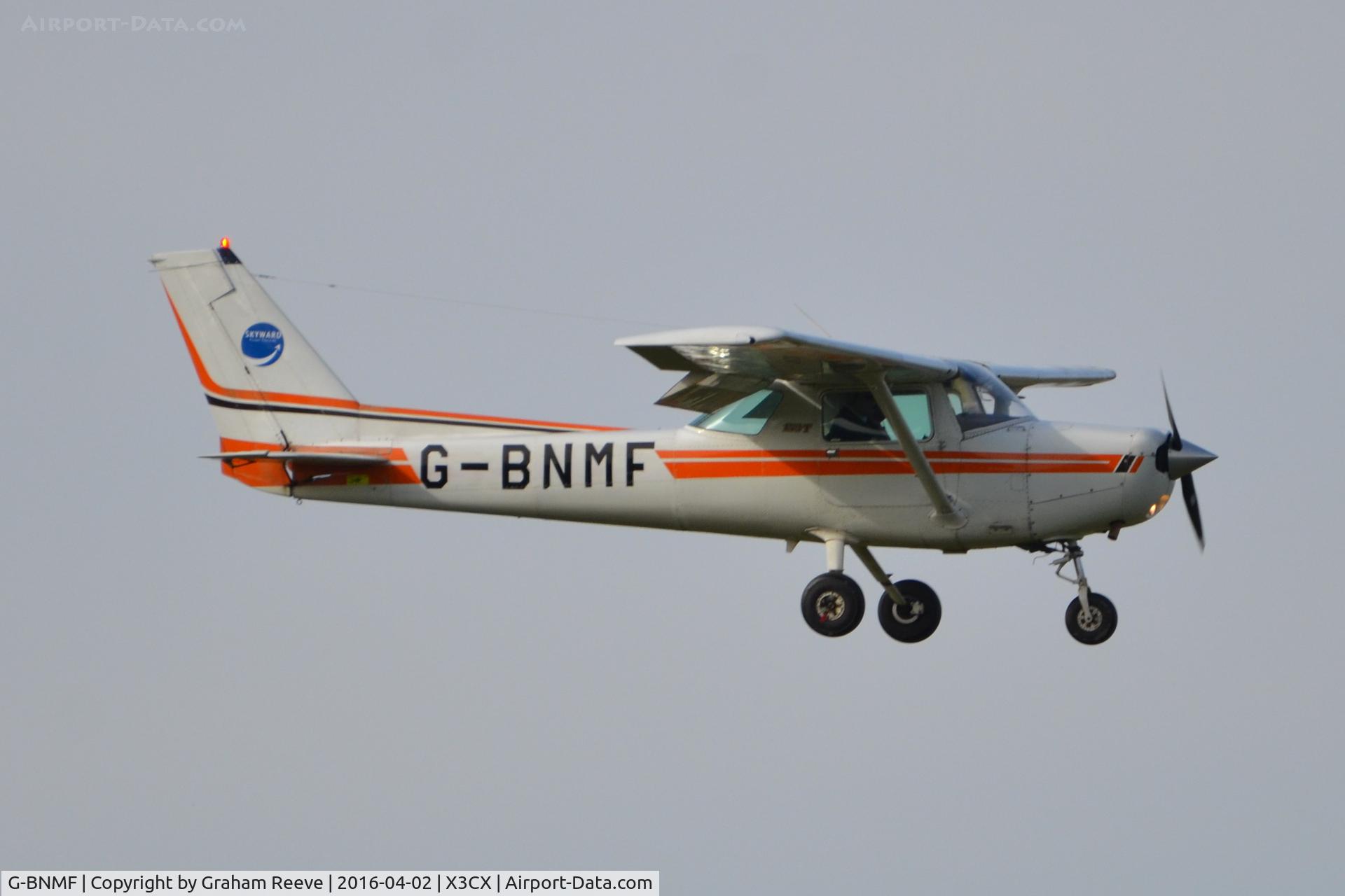 G-BNMF, 1982 Cessna 152 C/N 152-85563, Landing at Northrepps.