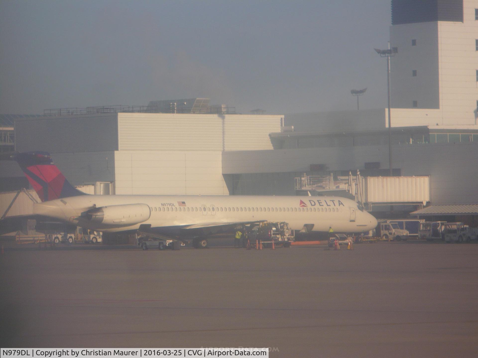 N979DL, 1991 McDonnell Douglas MD-88 C/N 53266, Douglas MD-88