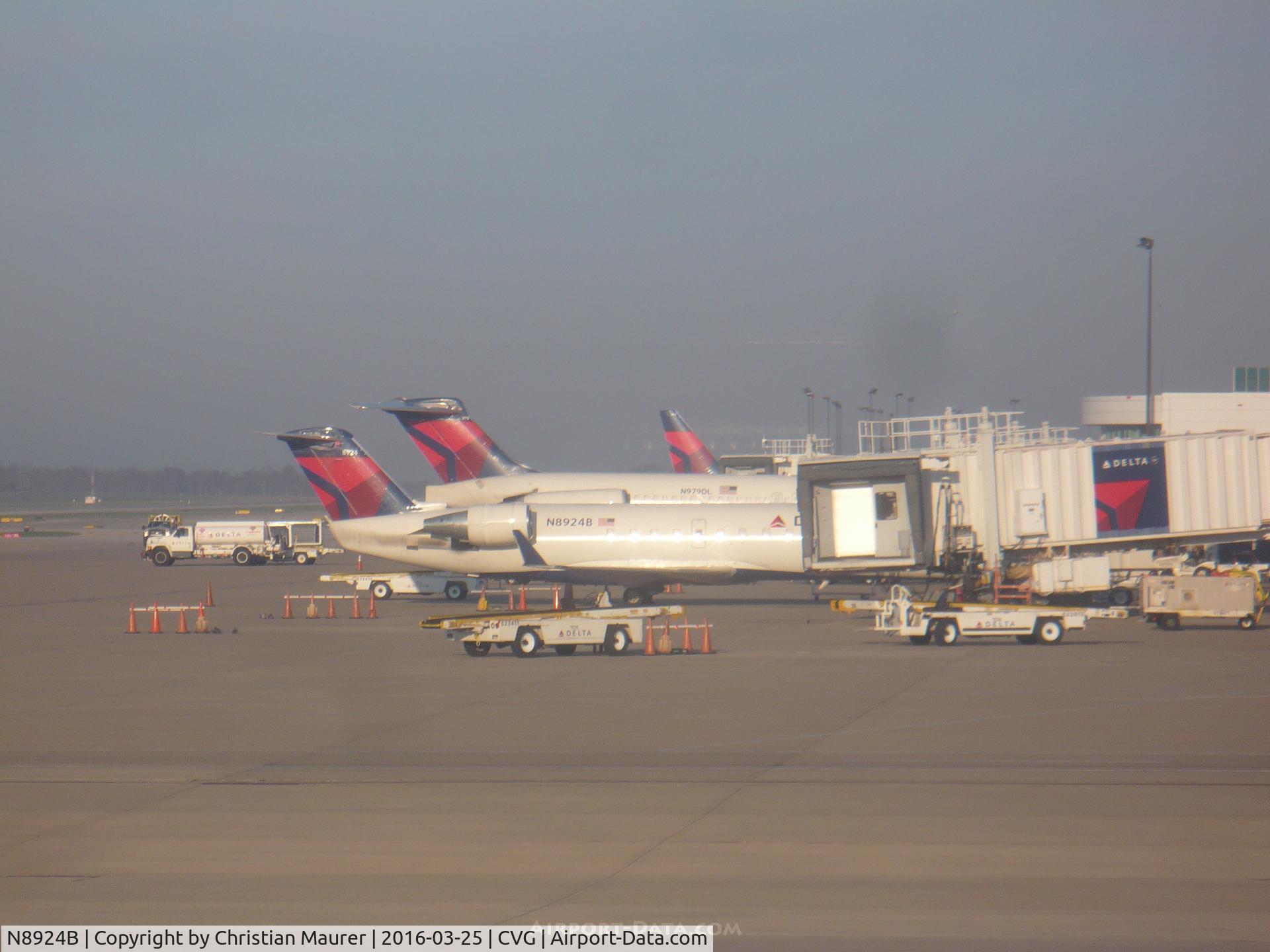 N8924B, 2004 Bombardier CRJ-200 (CL-600-2B19) C/N 7924, Endeavor Air CRJ-200