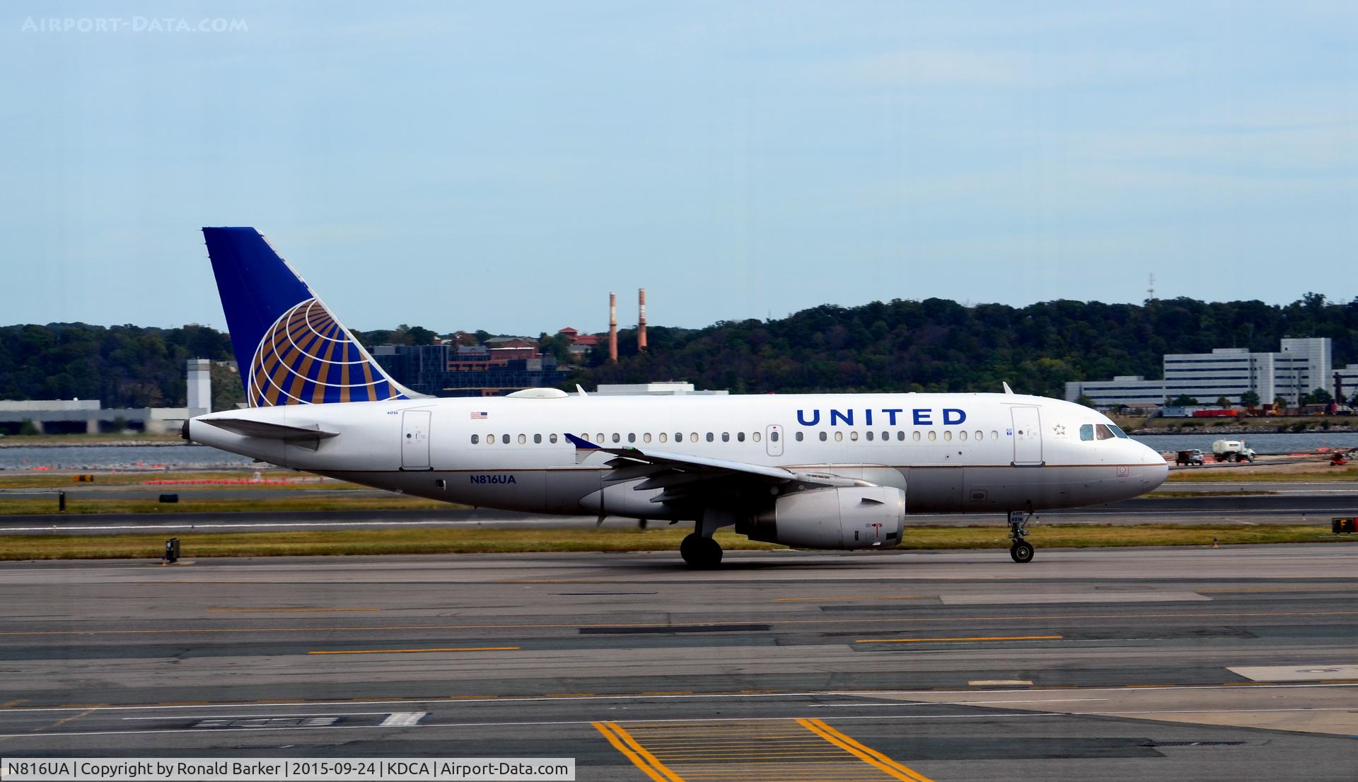 N816UA, 1998 Airbus A319-131 C/N 871, Taxi National