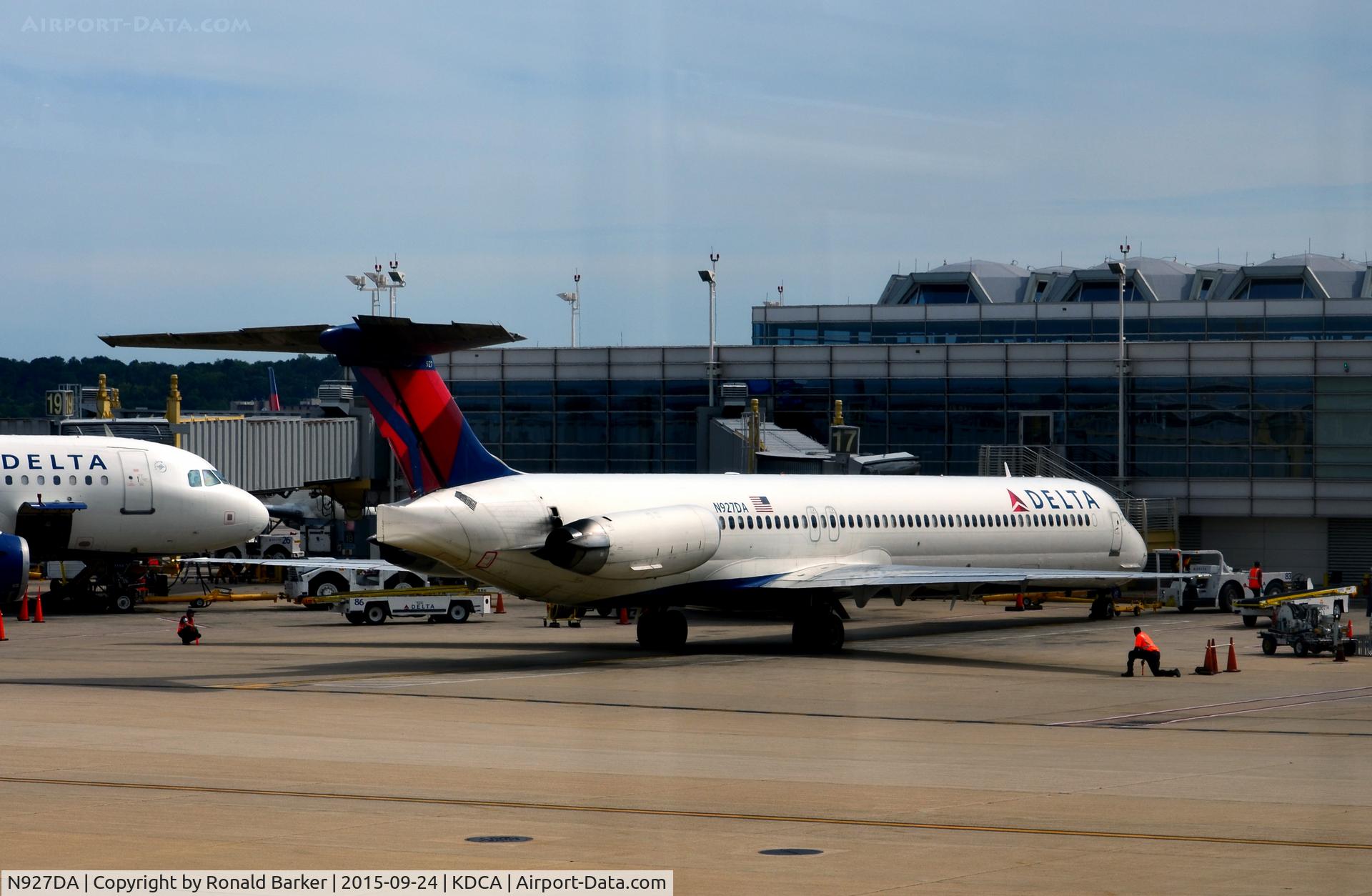 N927DA, 1988 McDonnell Douglas MD-88 C/N 49714, Gate 17 National