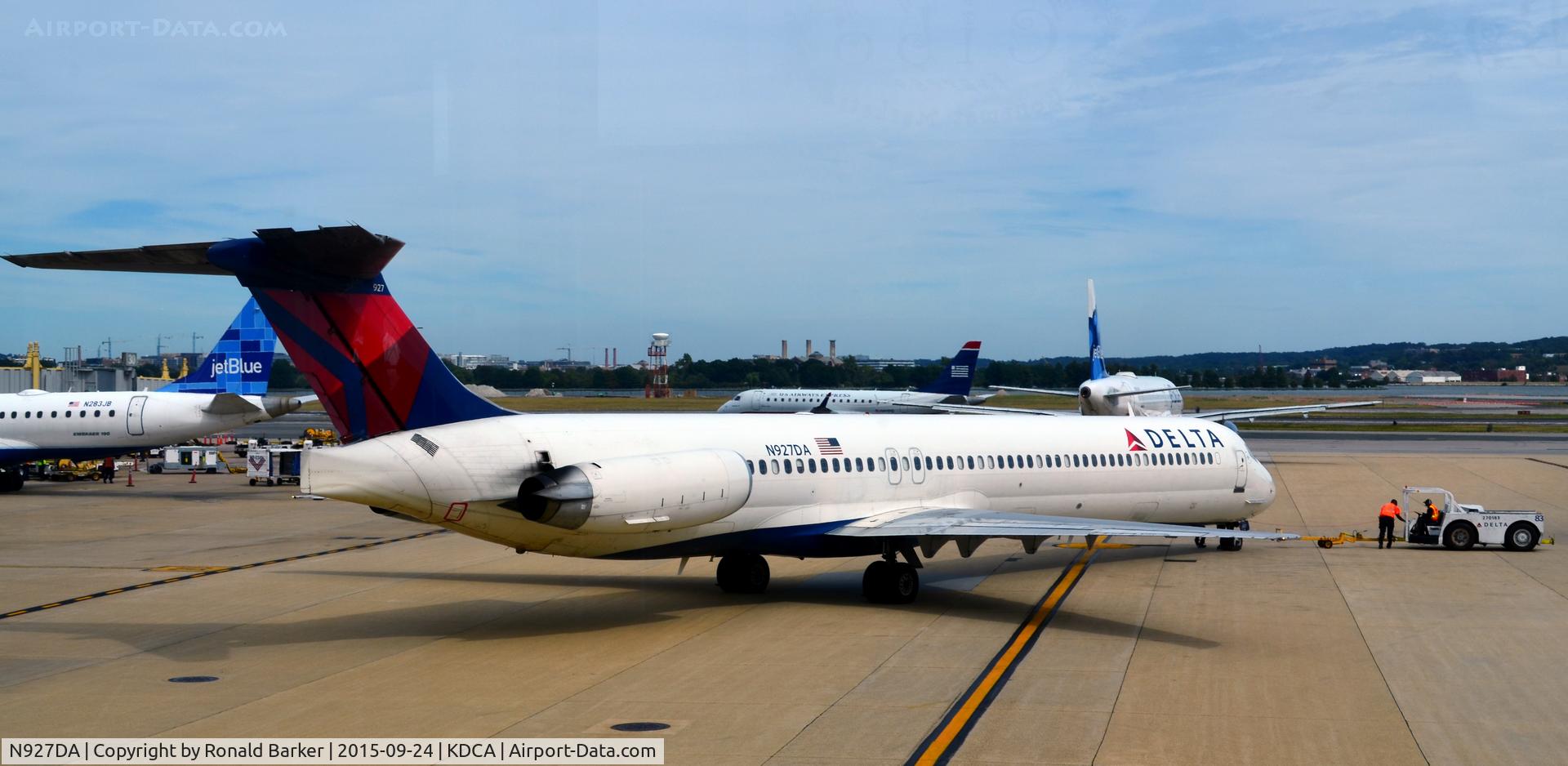 N927DA, 1988 McDonnell Douglas MD-88 C/N 49714, Taxi National