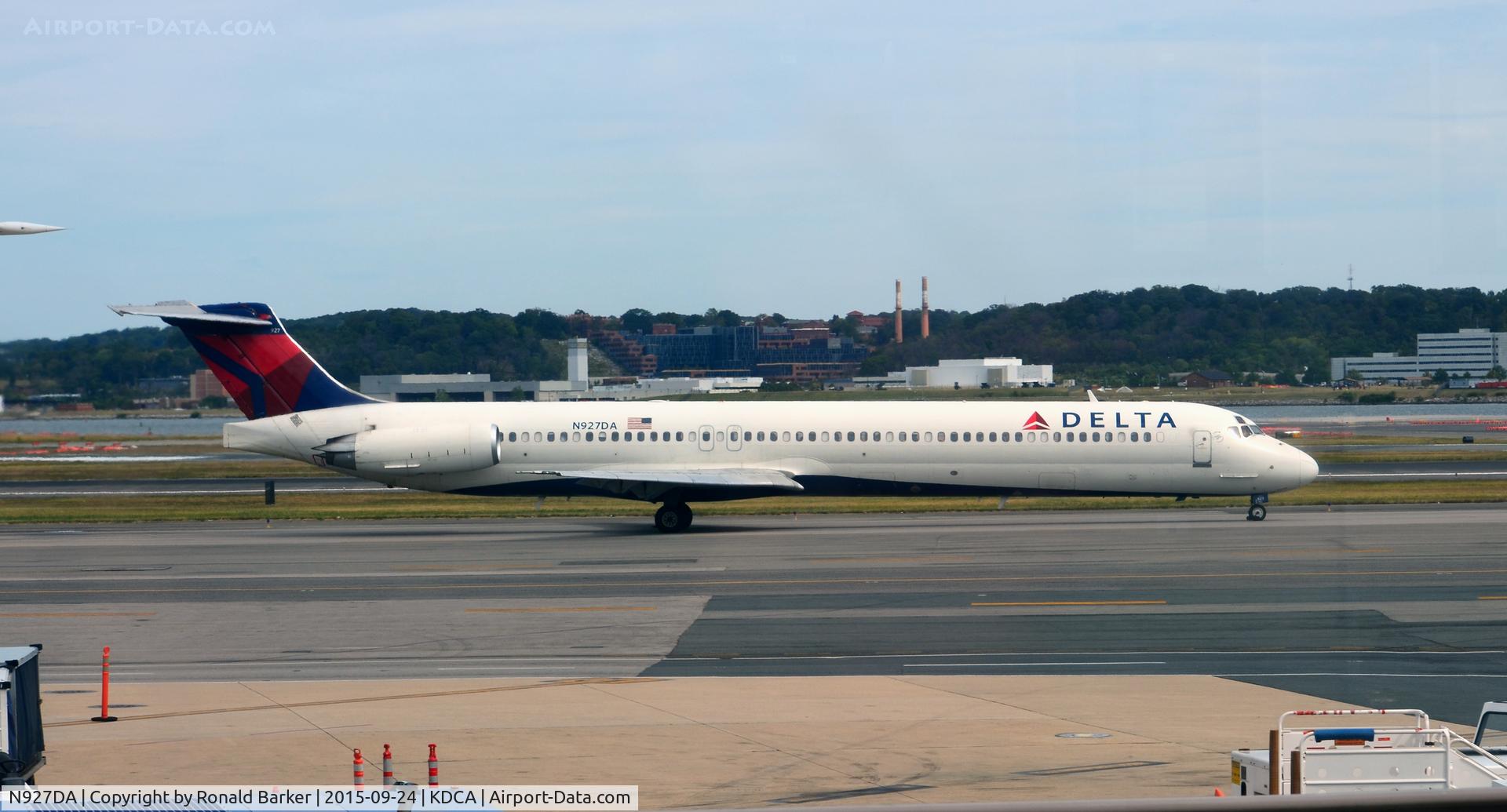 N927DA, 1988 McDonnell Douglas MD-88 C/N 49714, Taxi National