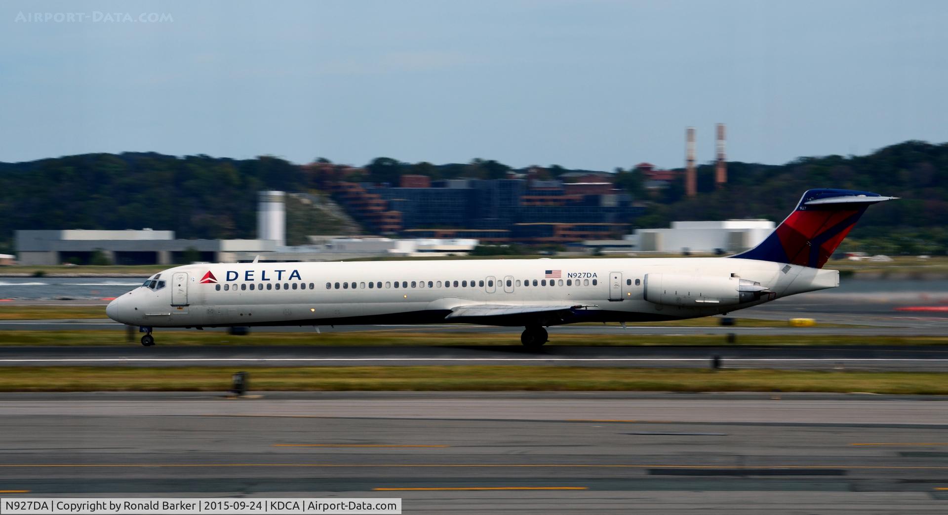 N927DA, 1988 McDonnell Douglas MD-88 C/N 49714, Takeoff National