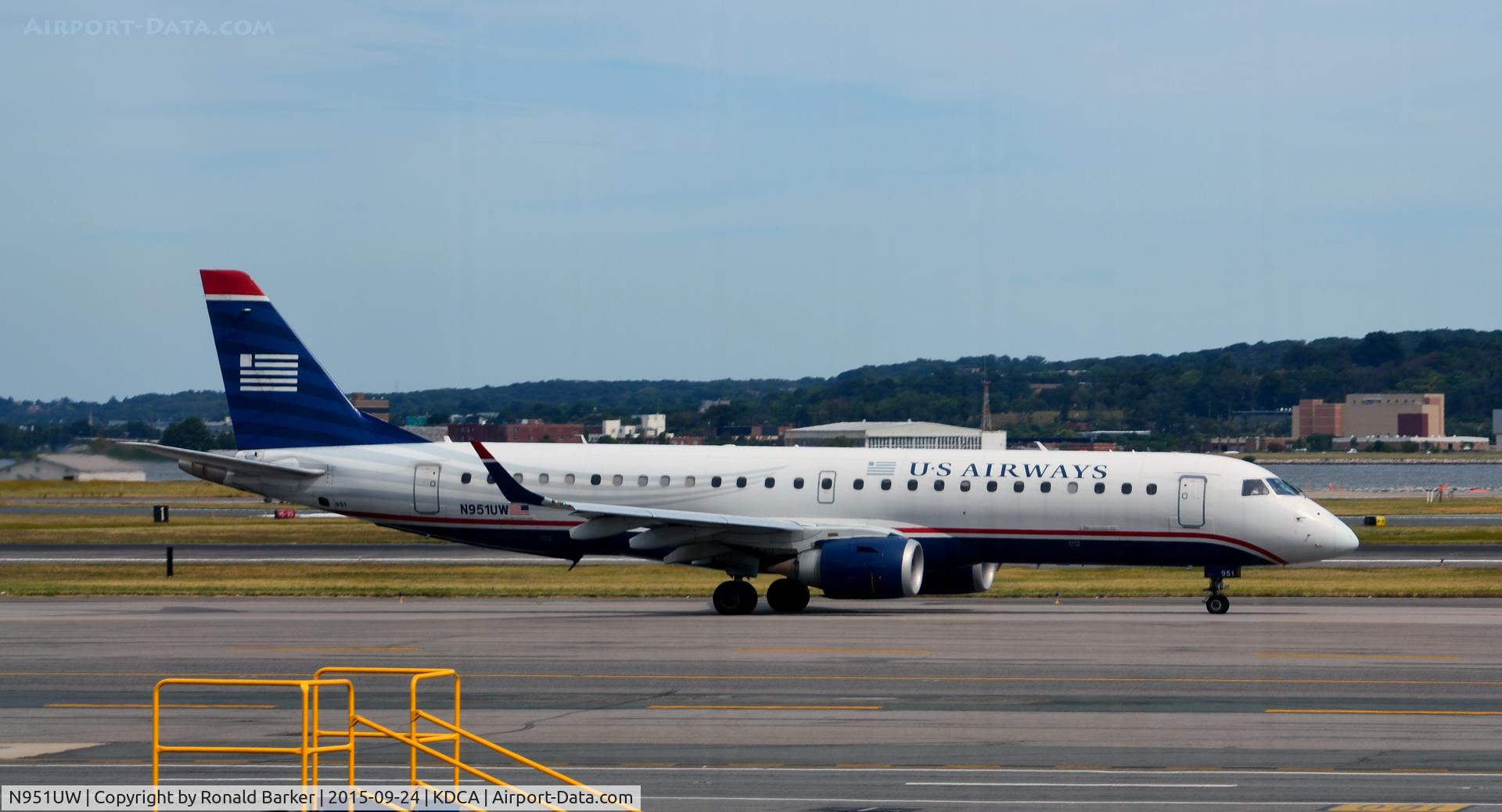 N951UW, 2007 Embraer ERJ-190-100 IGW 190AR C/N 19000112, Taxi National