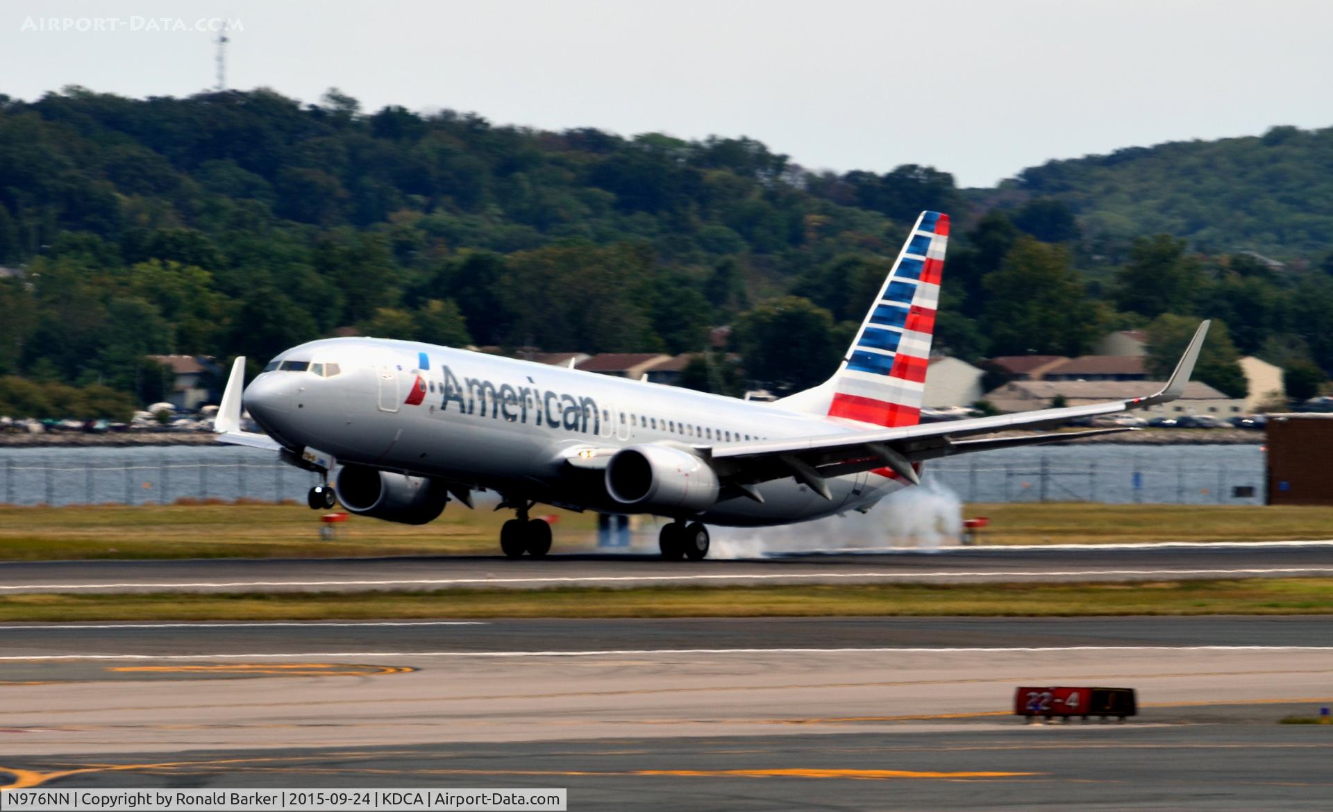 N976NN, 2015 Boeing 737-832 C/N 33243, Landing 